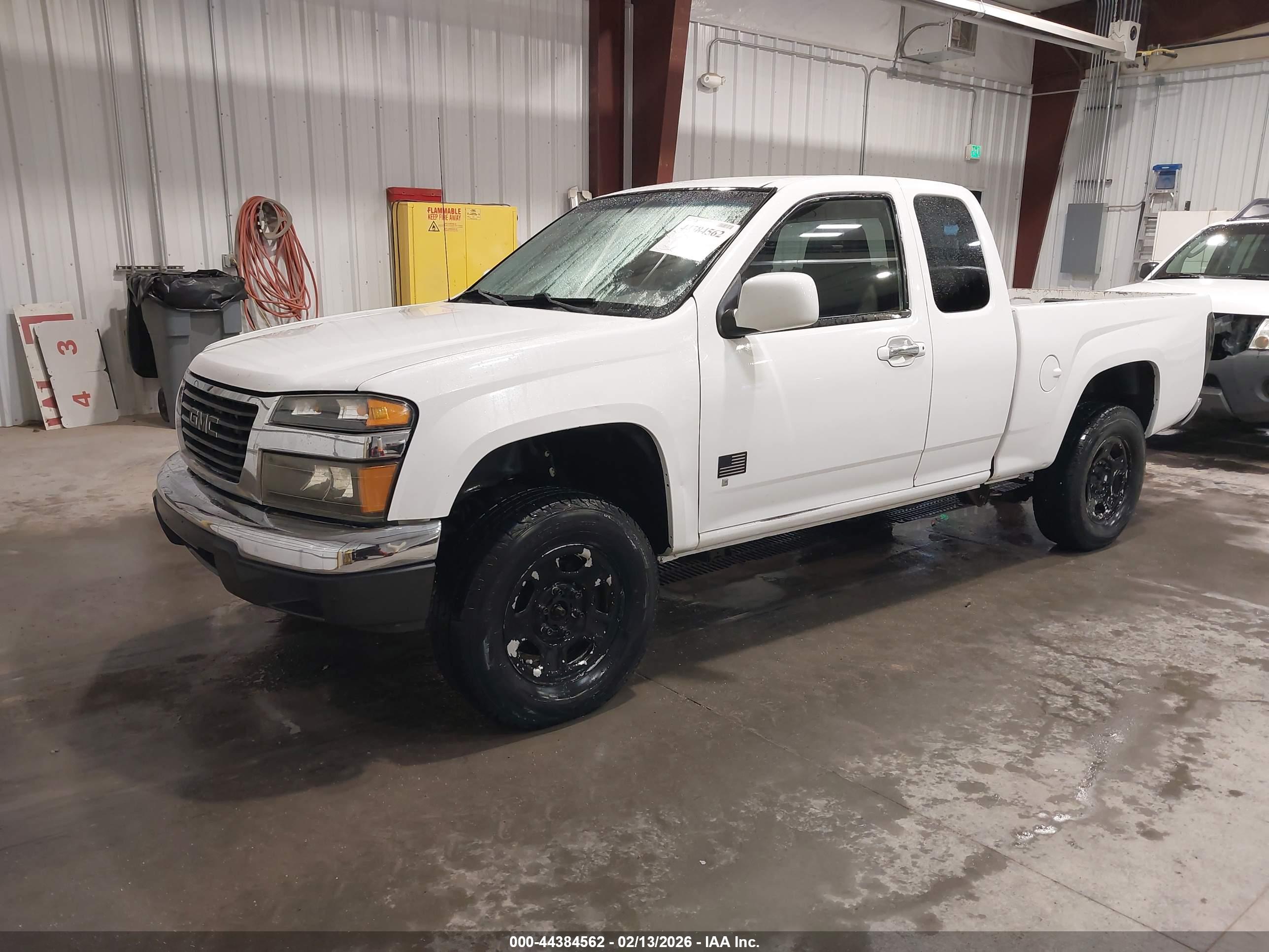 GMC CANYON image 2