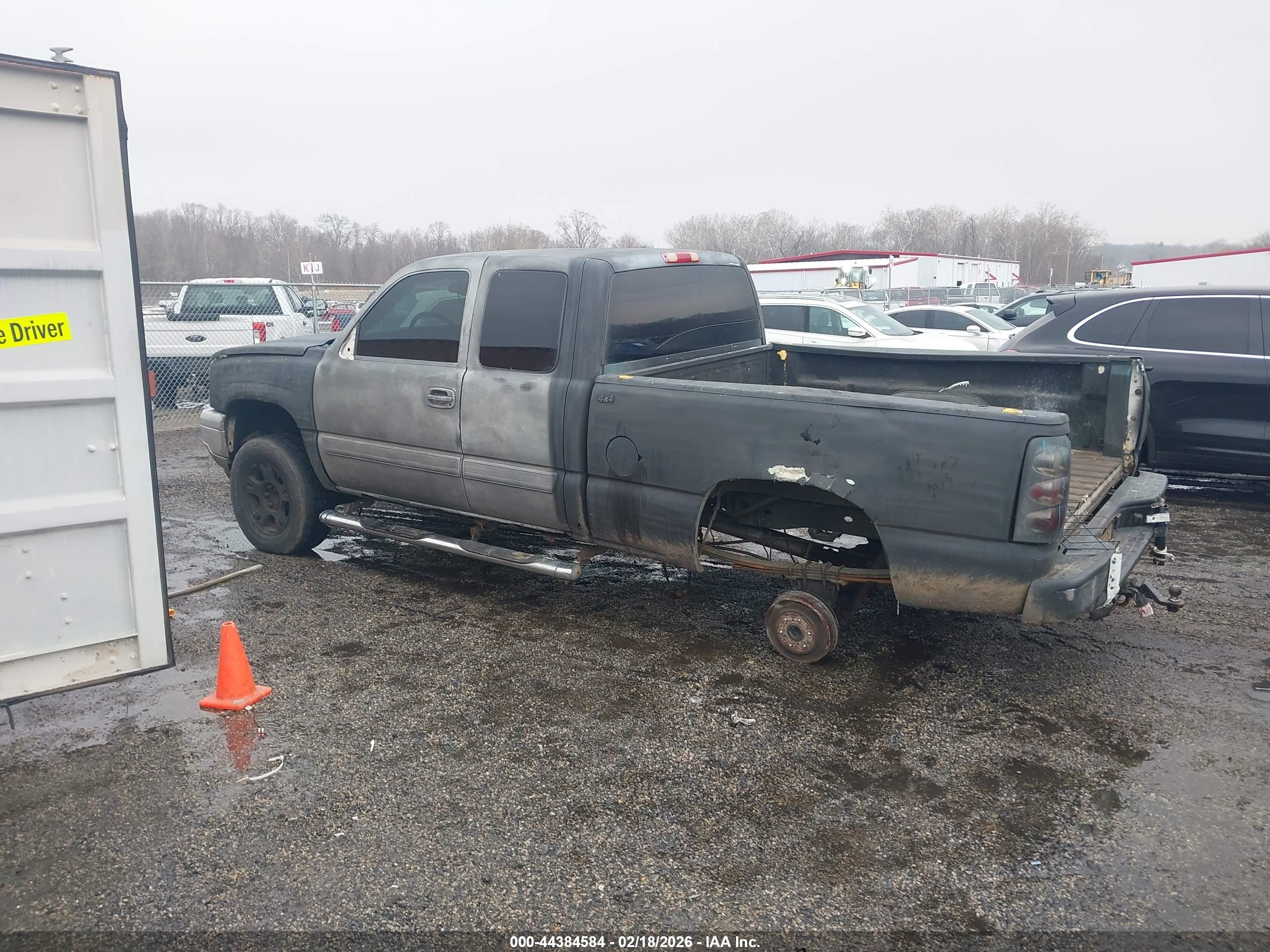 CHEVROLET SILVERADO image 3