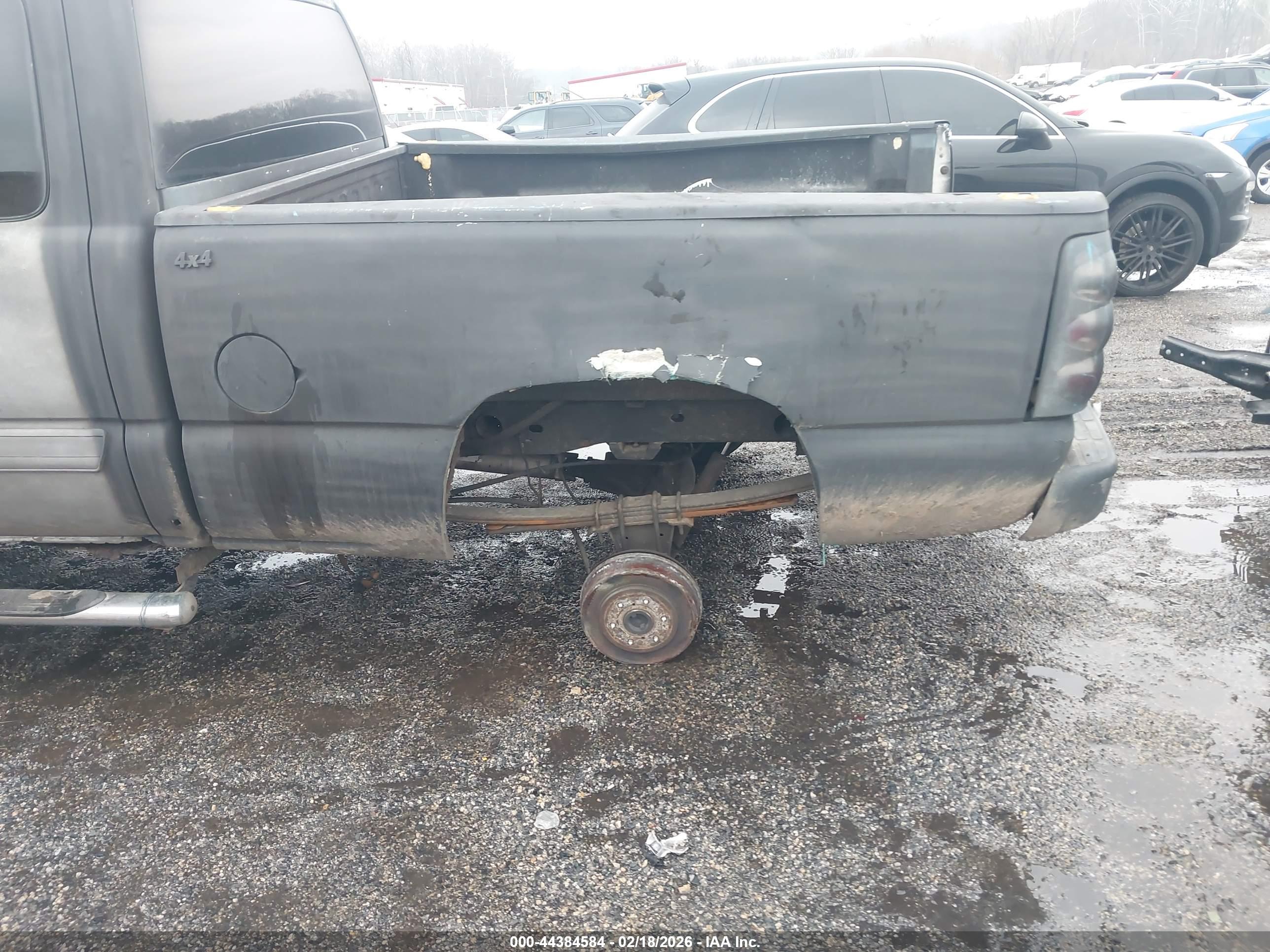CHEVROLET SILVERADO image 6