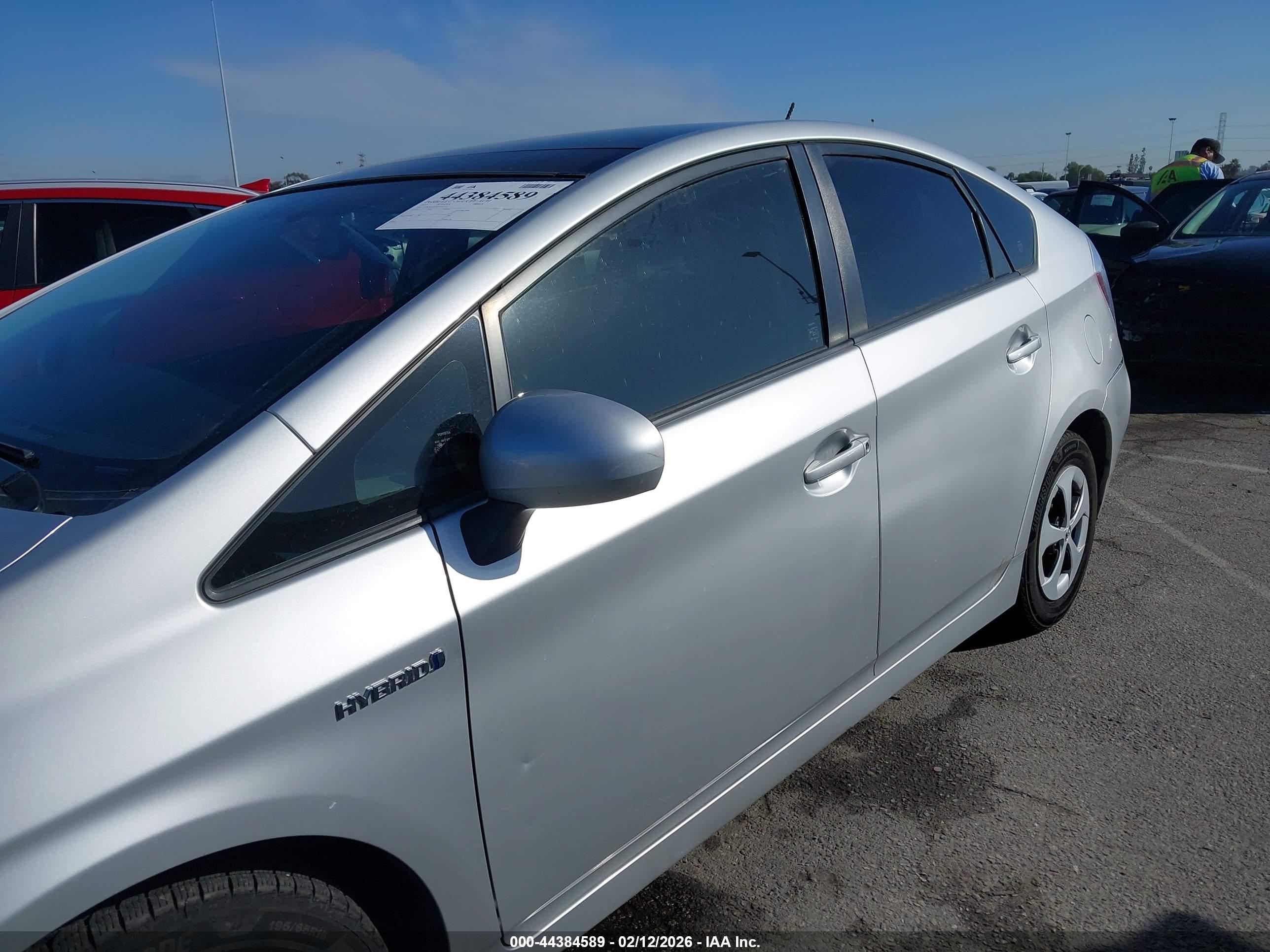 TOYOTA PRIUS image 6