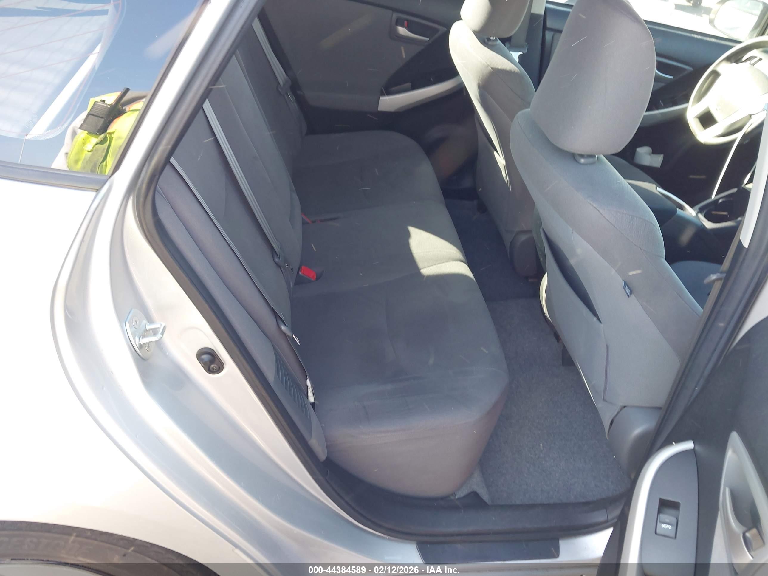 TOYOTA PRIUS image 8
