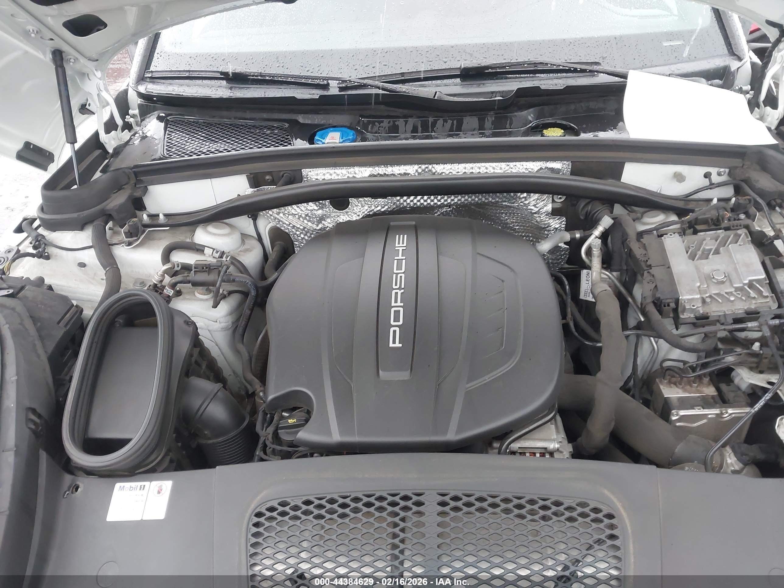 PORSCHE MACAN image 10