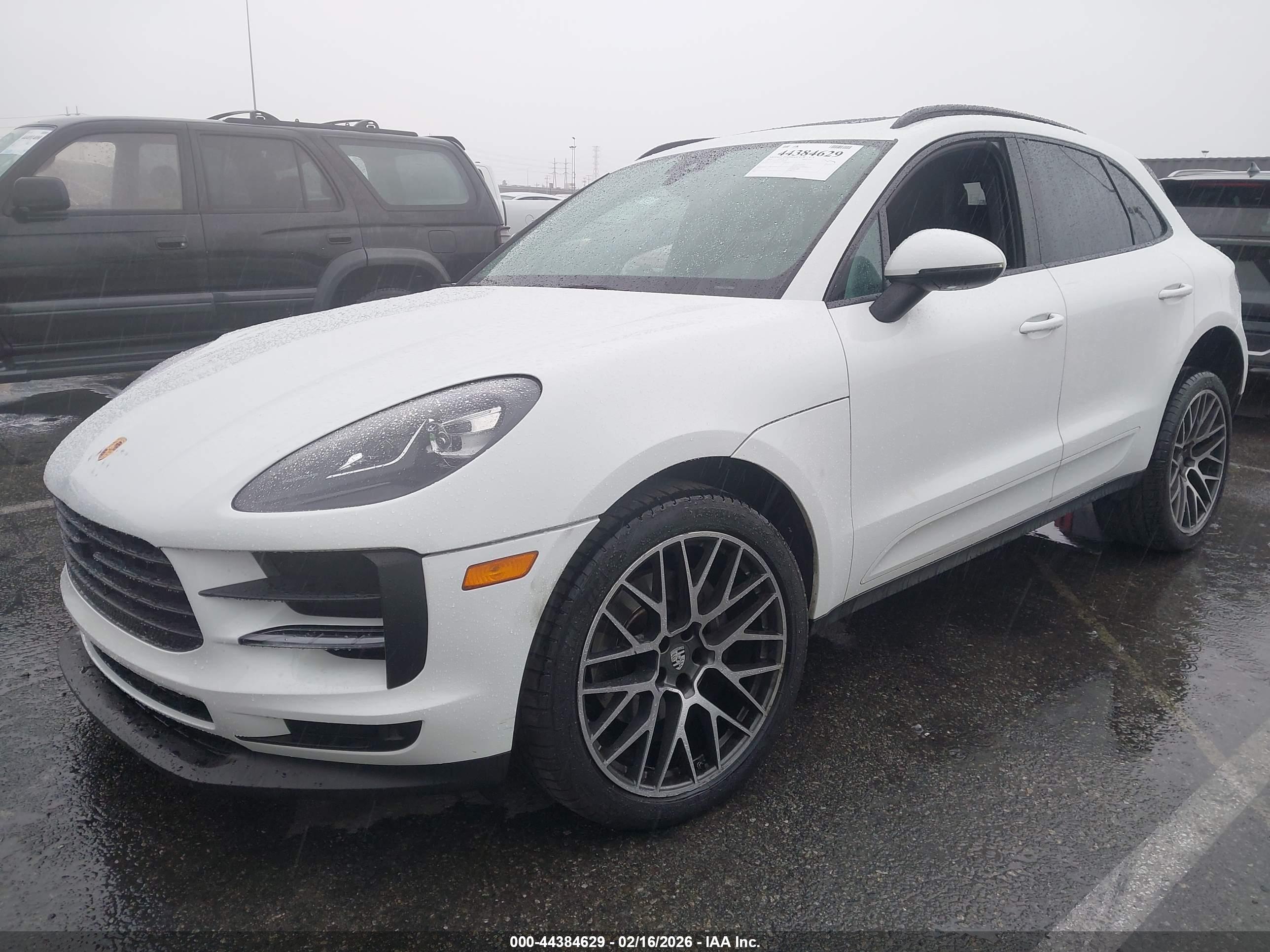 PORSCHE MACAN image 2