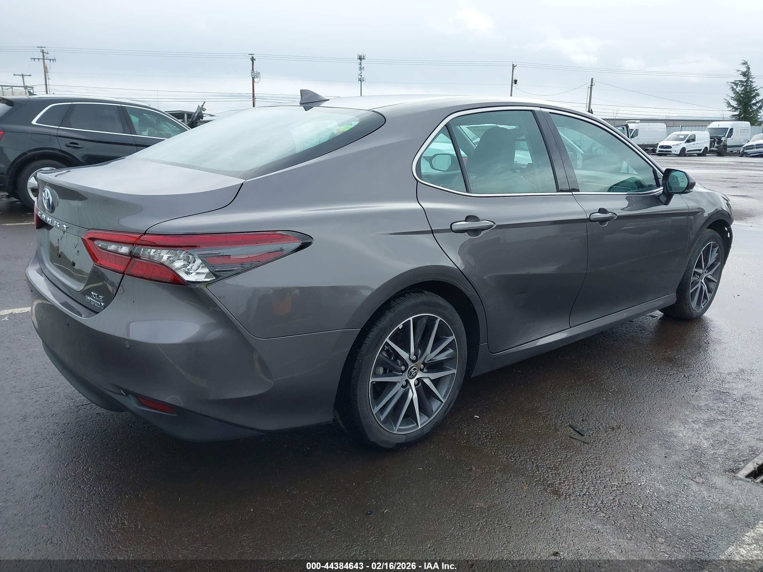 TOYOTA CAMRY image 4
