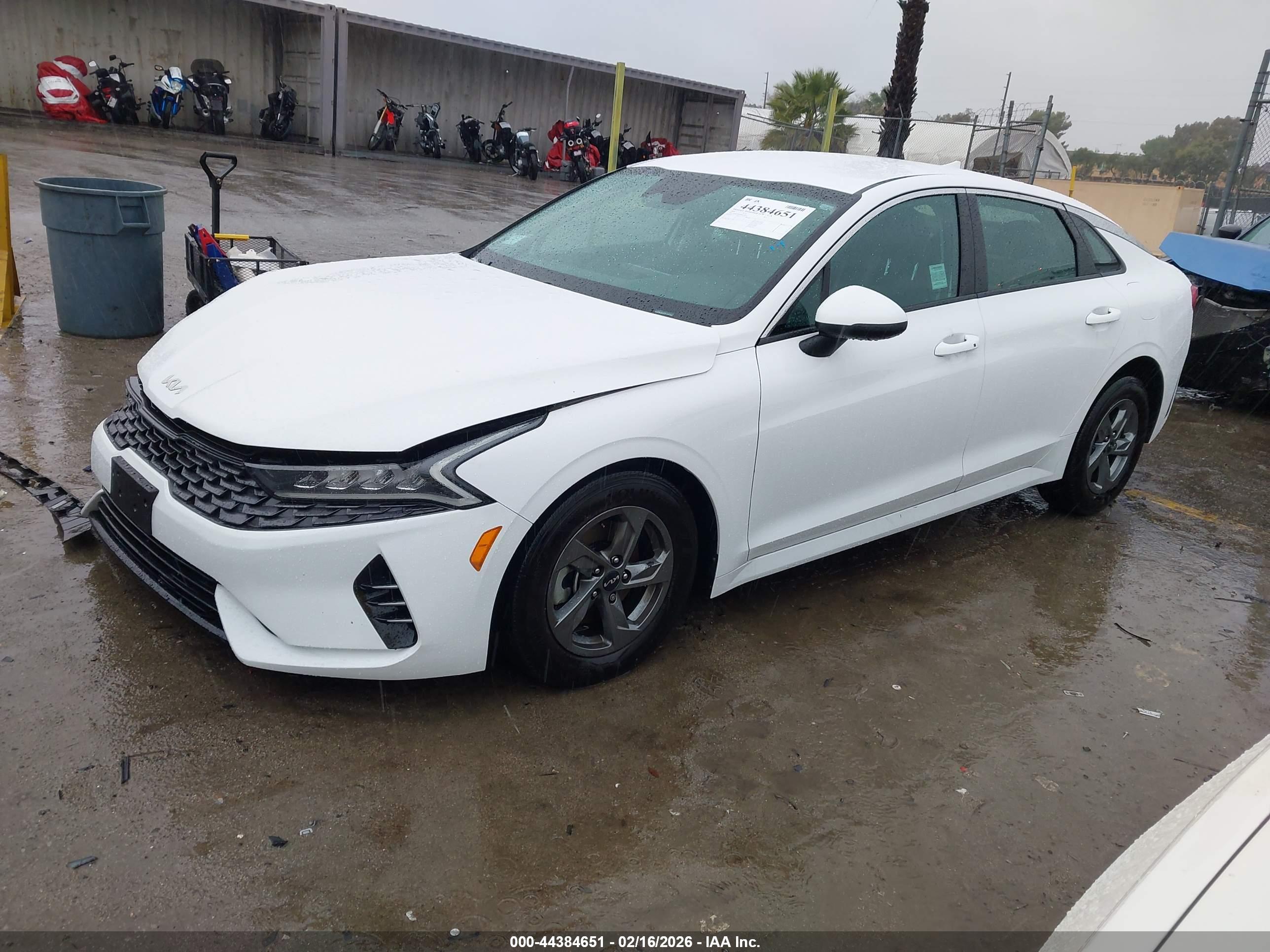 KIA K5 image 2