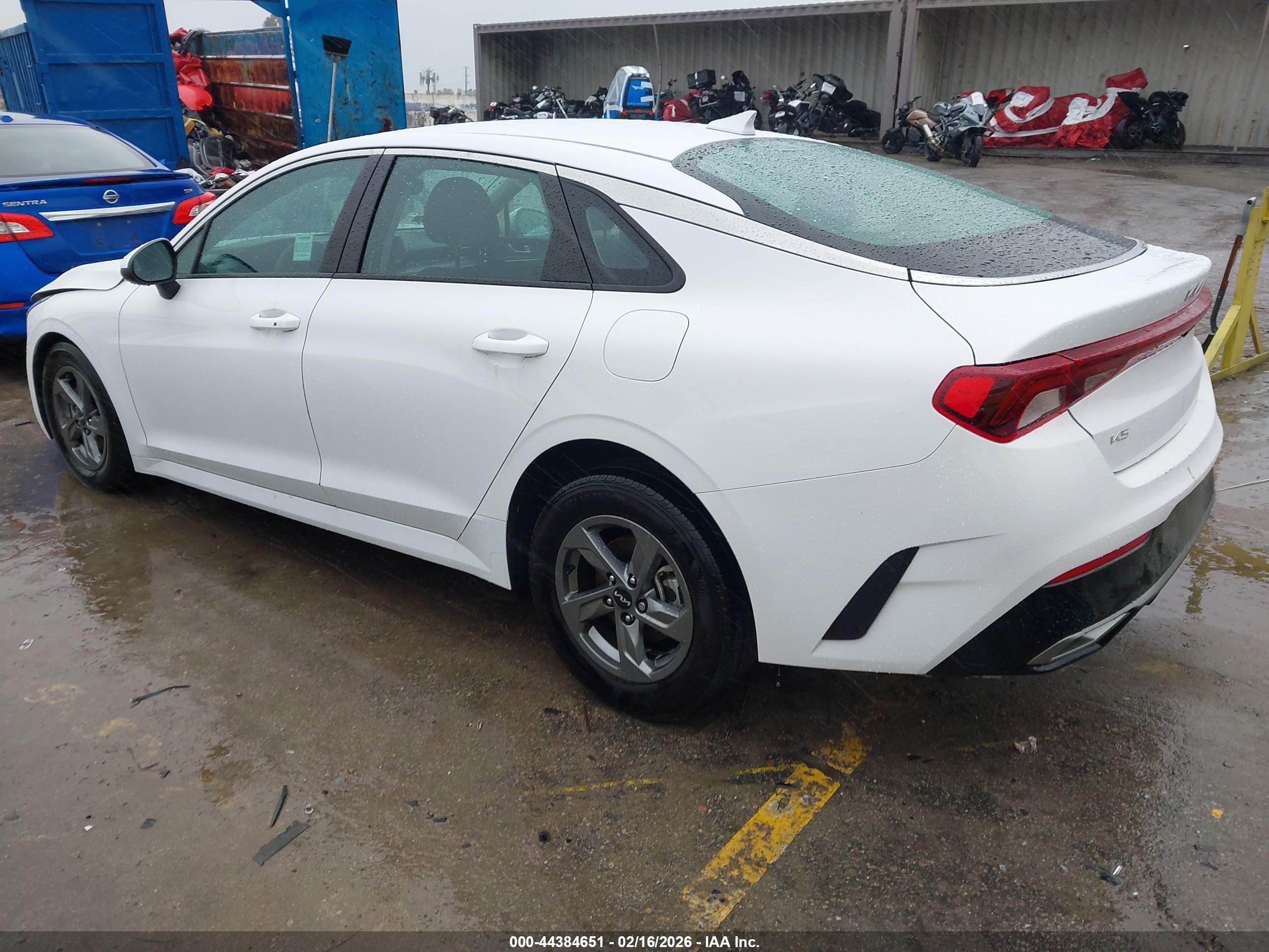 KIA K5 image 3