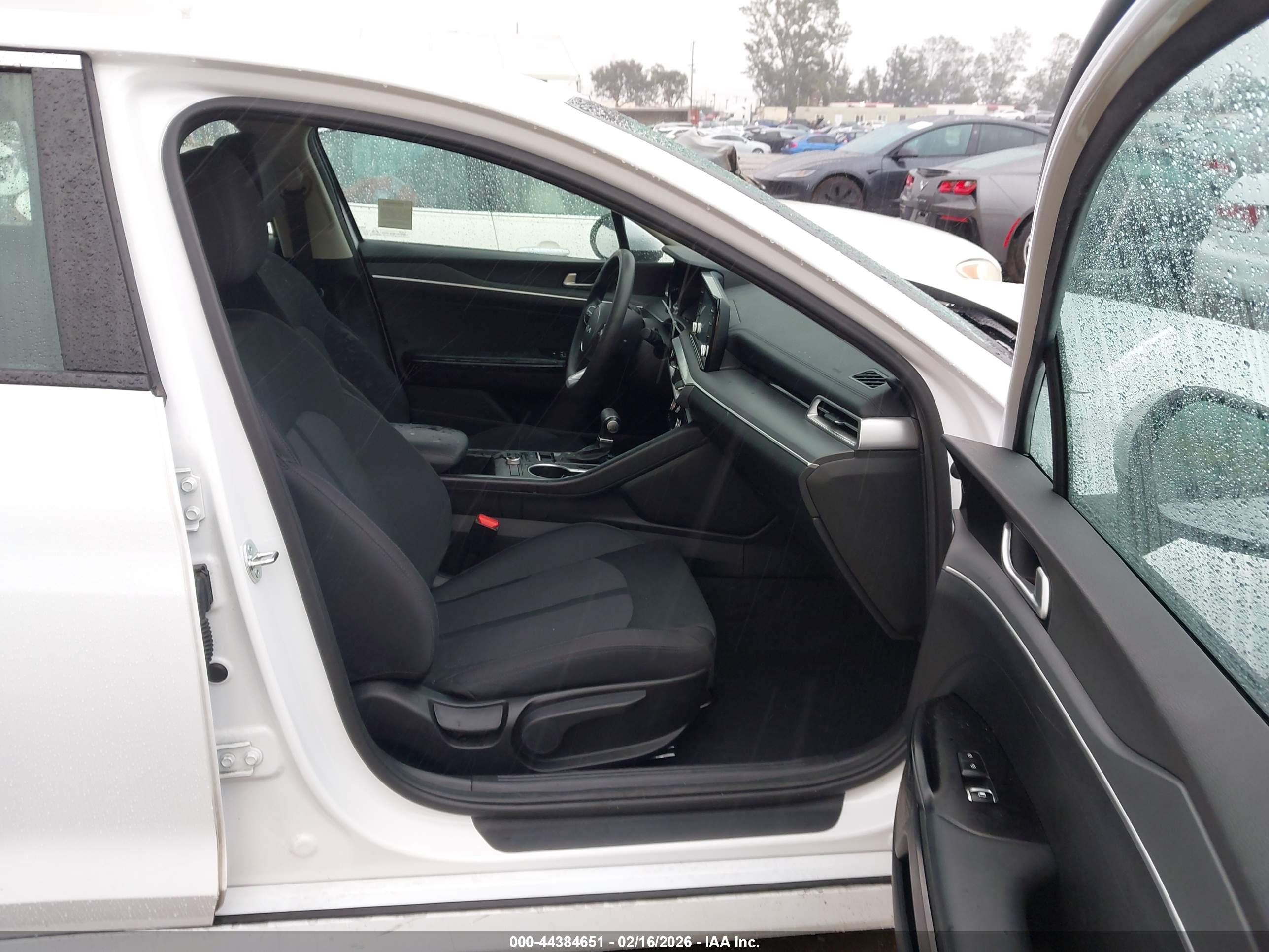 KIA K5 image 5