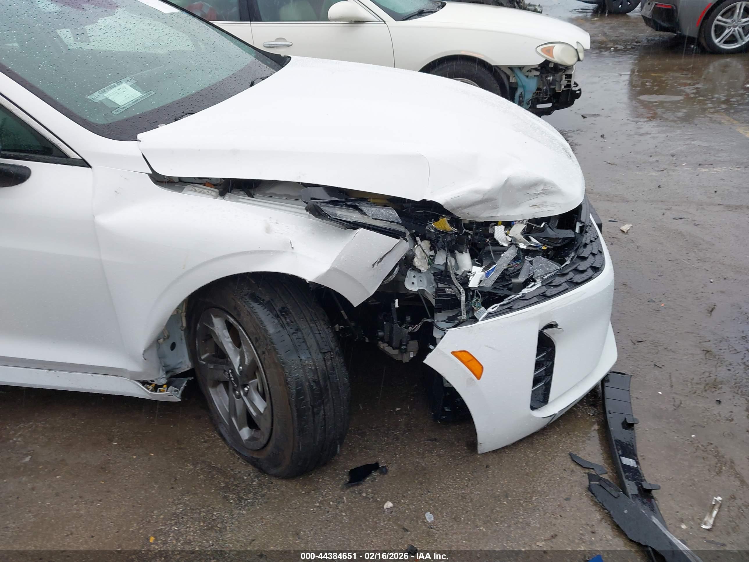 KIA K5 image 6