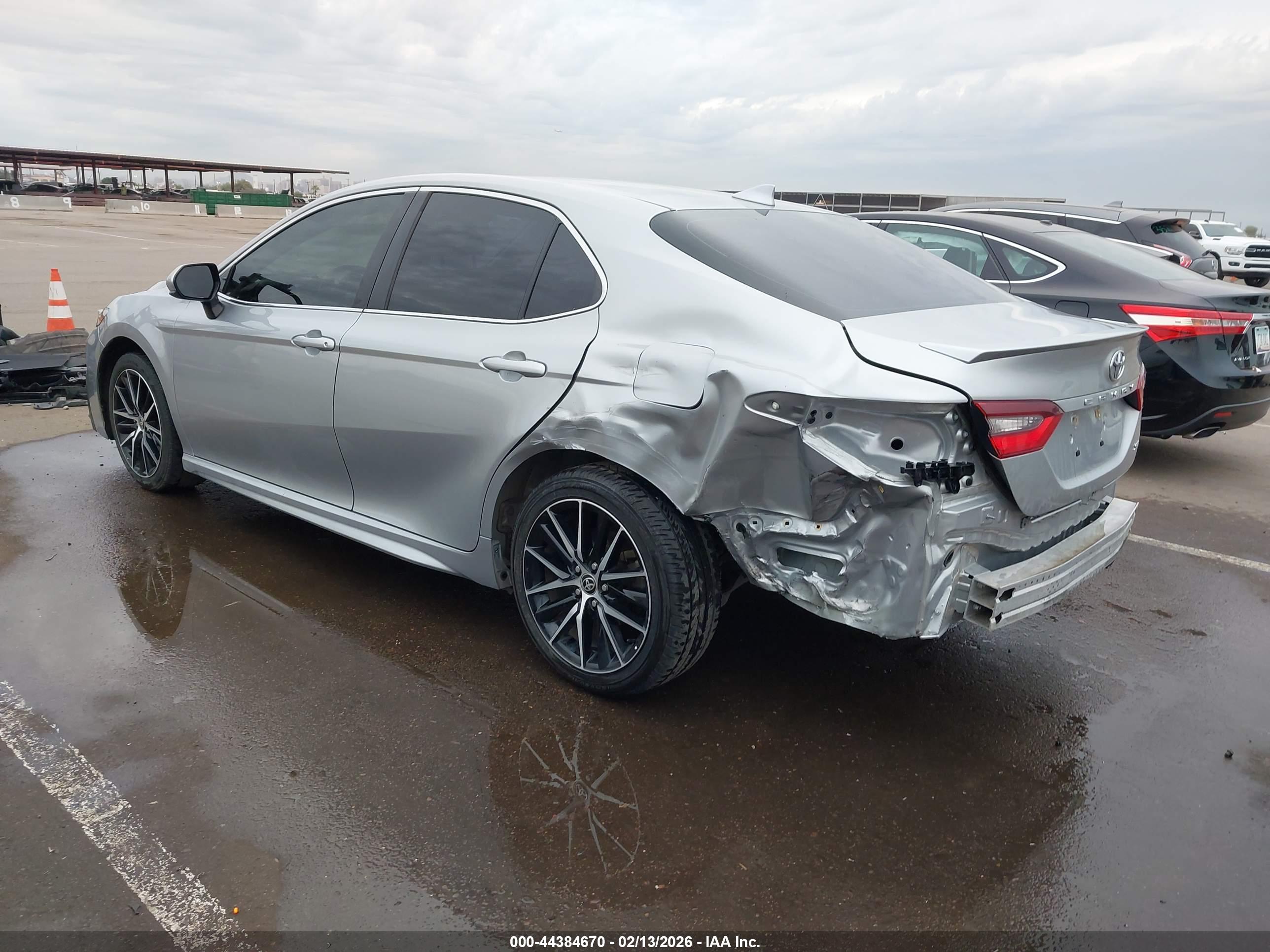 TOYOTA CAMRY image 3
