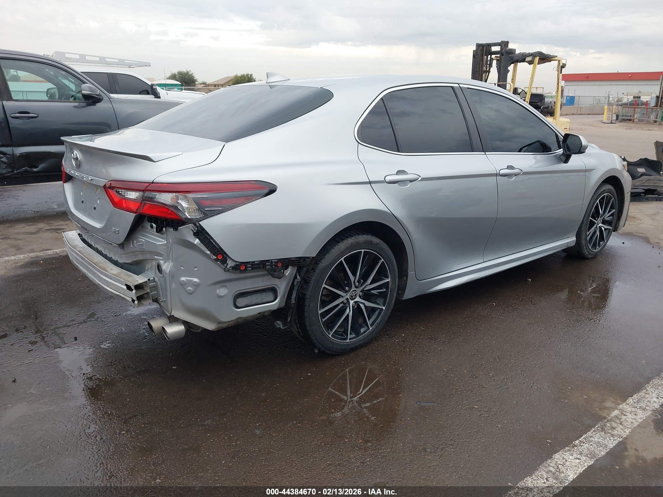 TOYOTA CAMRY image 4