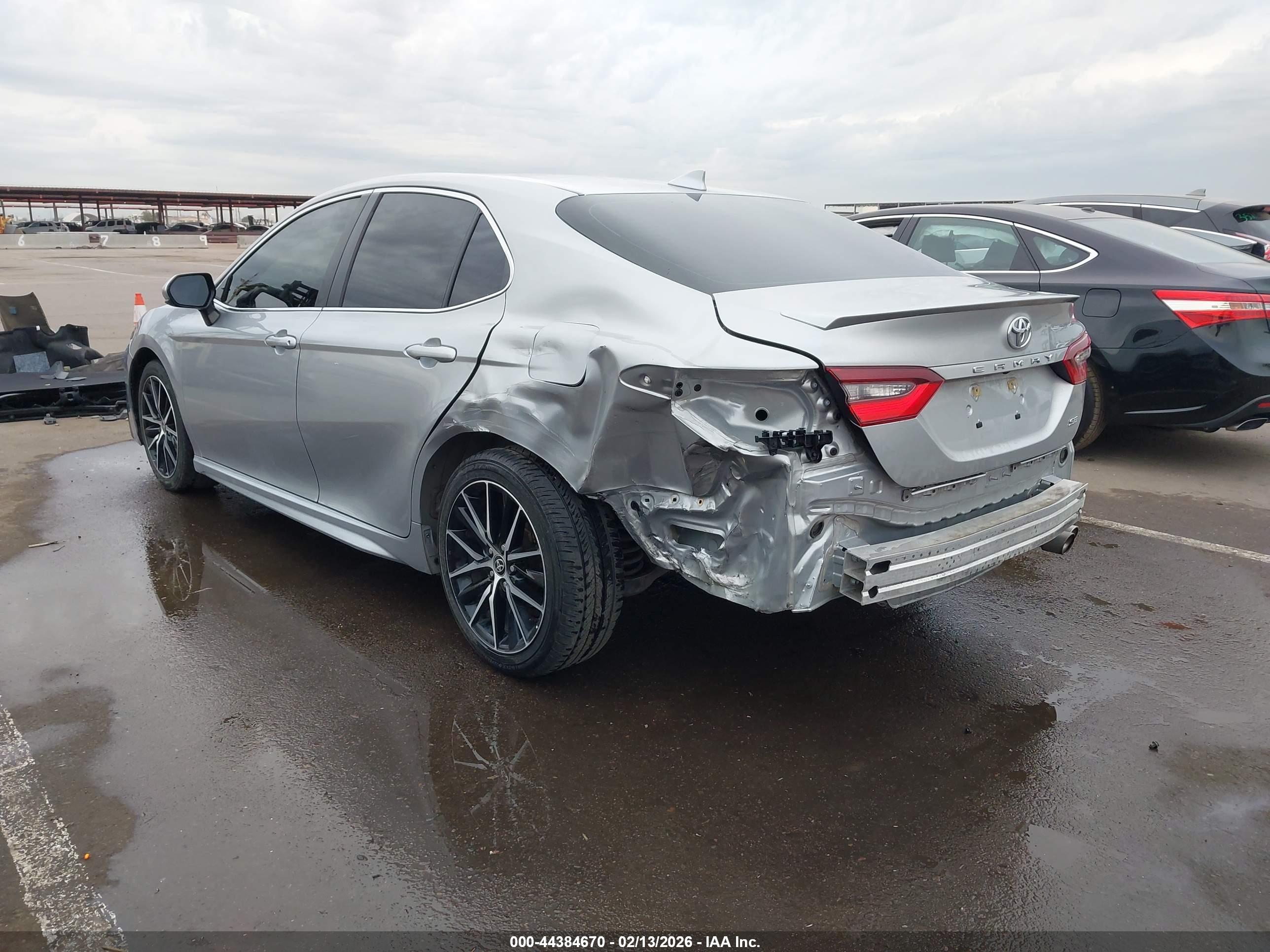 TOYOTA CAMRY image 6