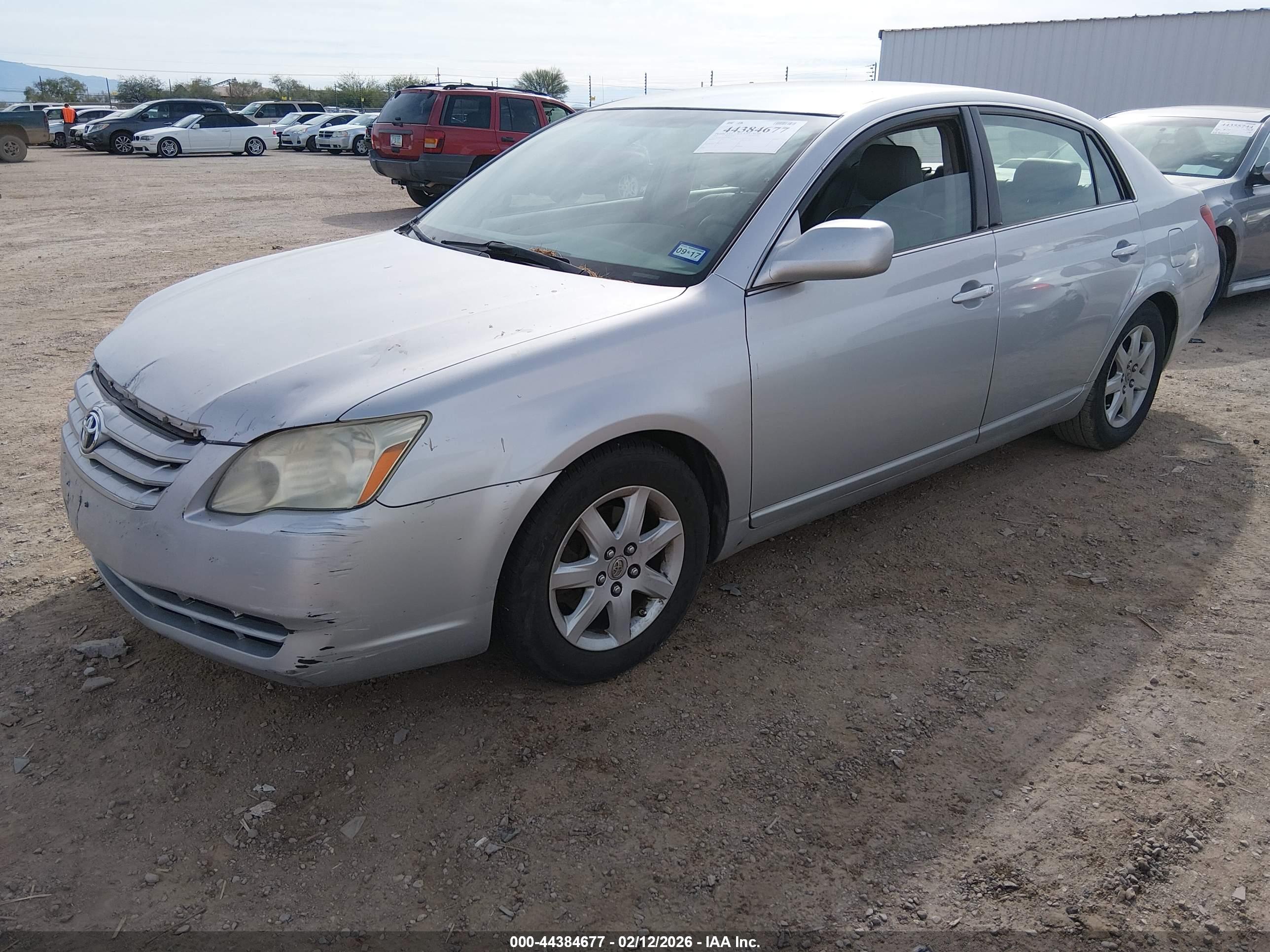 TOYOTA AVALON image 2