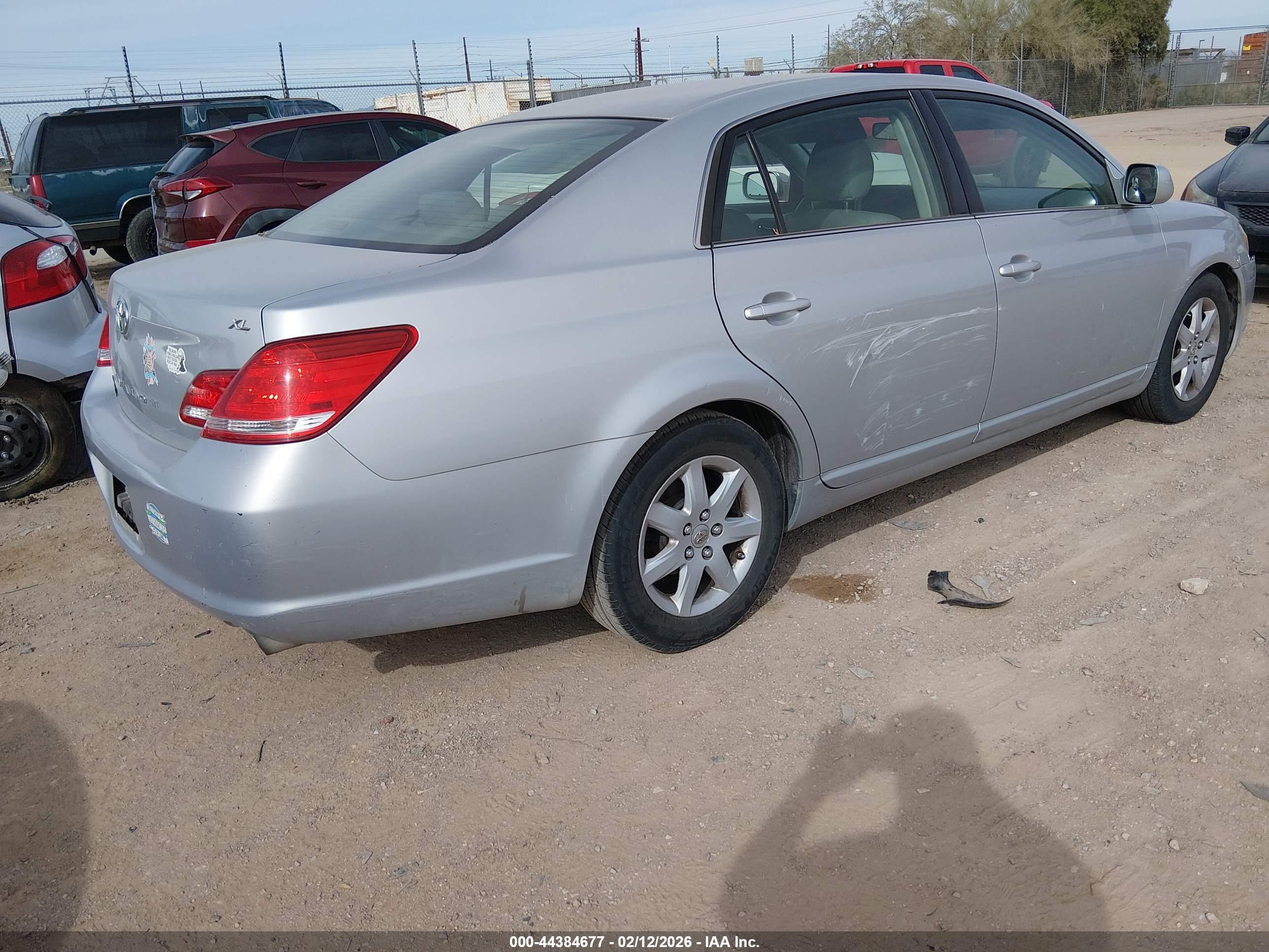 TOYOTA AVALON image 4
