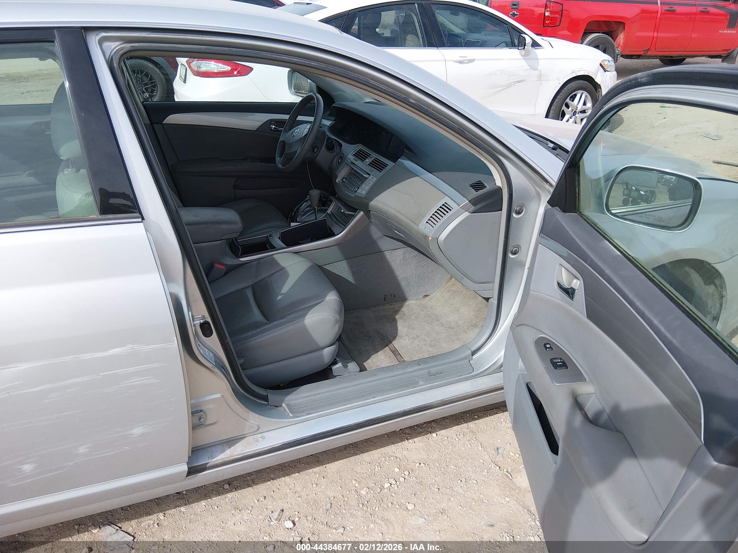 TOYOTA AVALON image 5