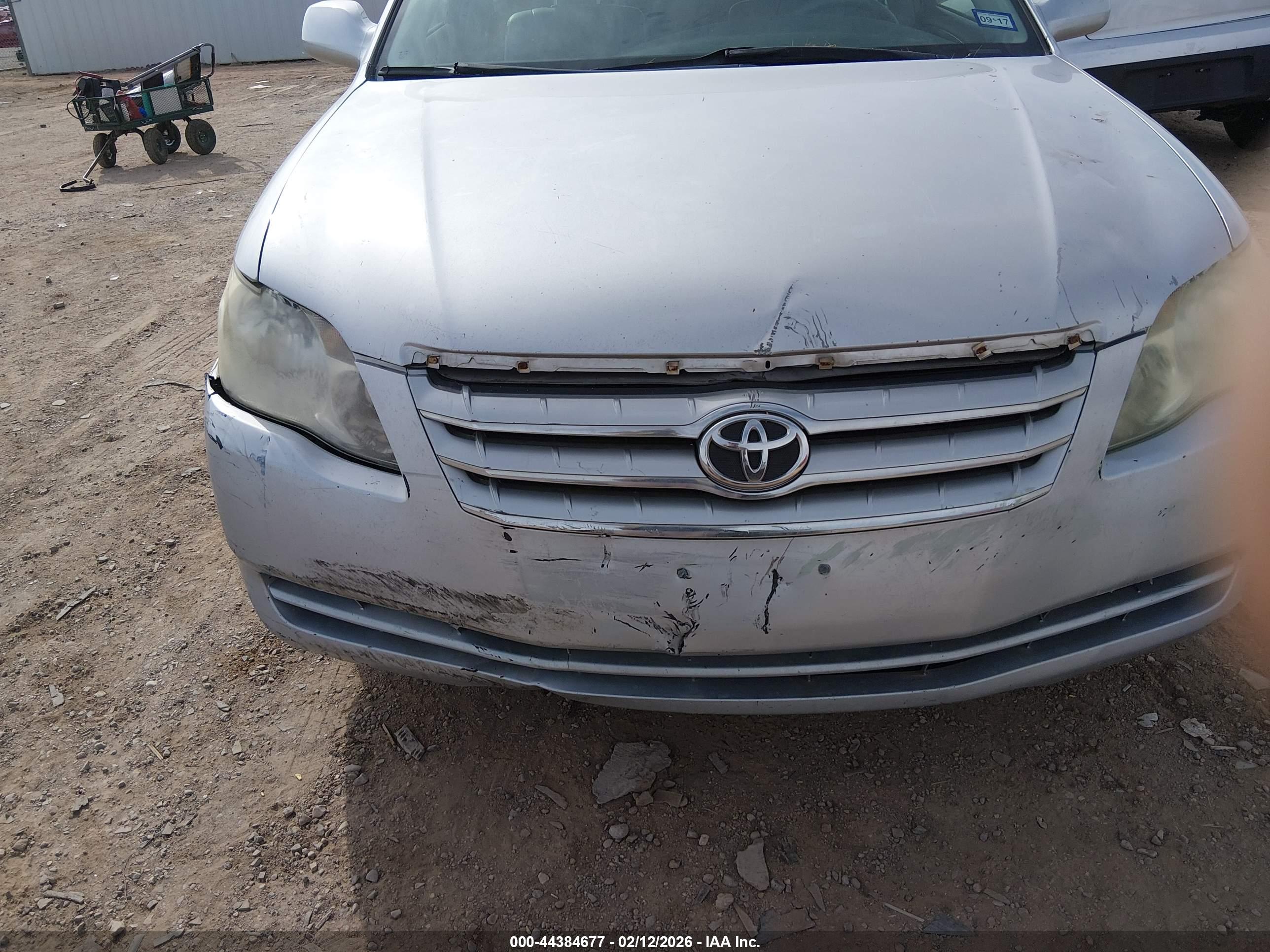TOYOTA AVALON image 6