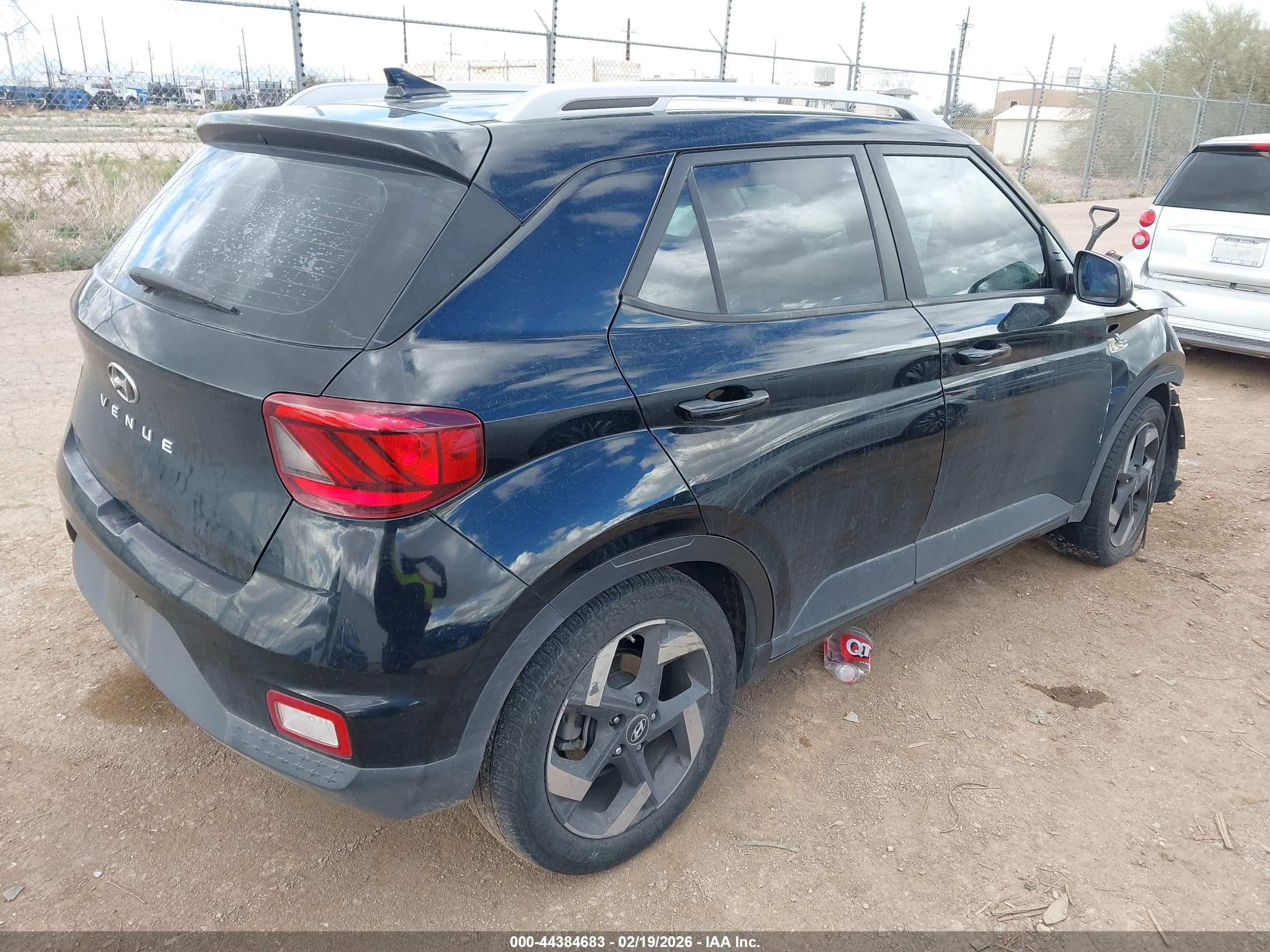 HYUNDAI VENUE image 4