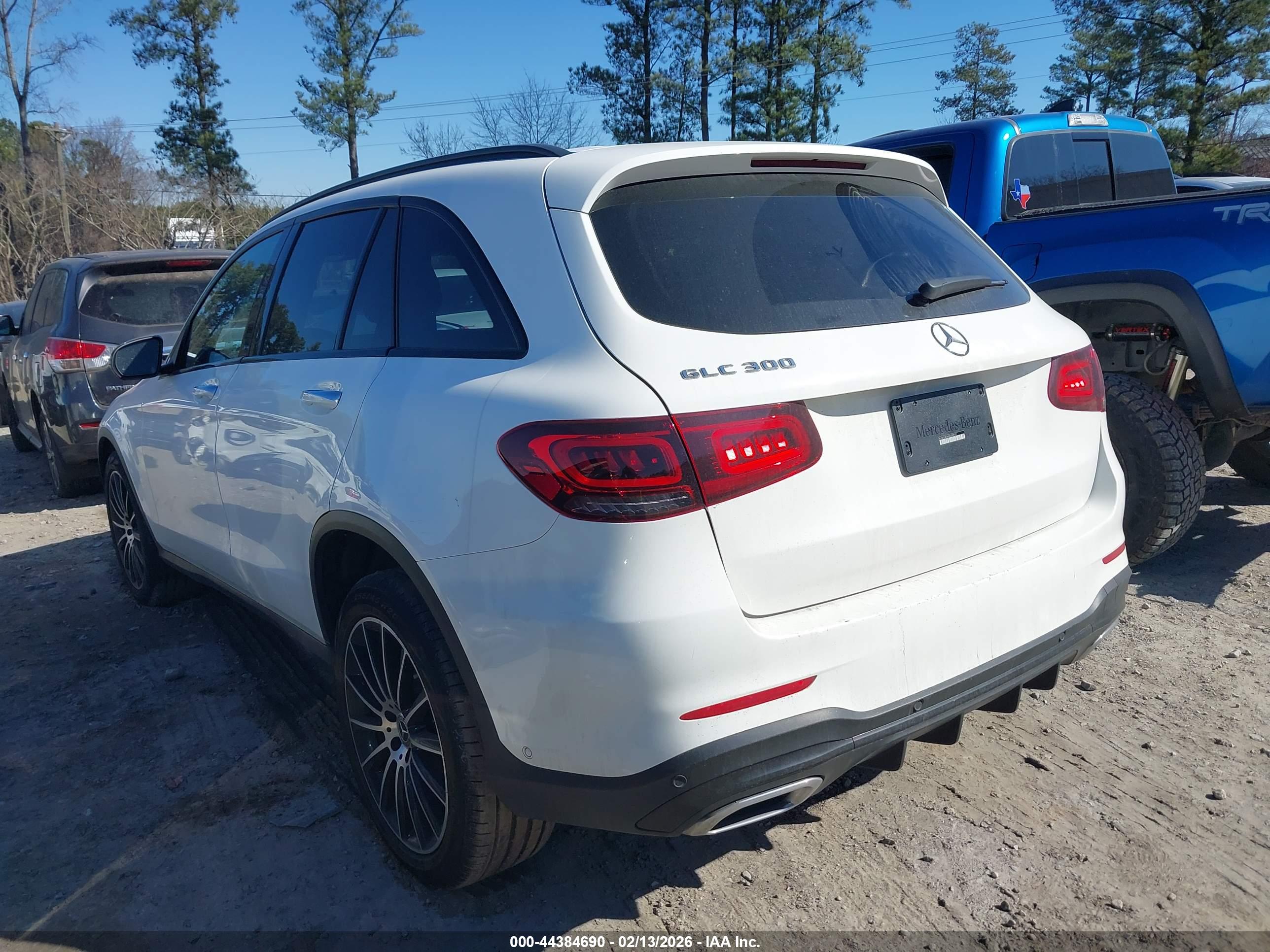 MERCEDES-BENZ GLC image 3