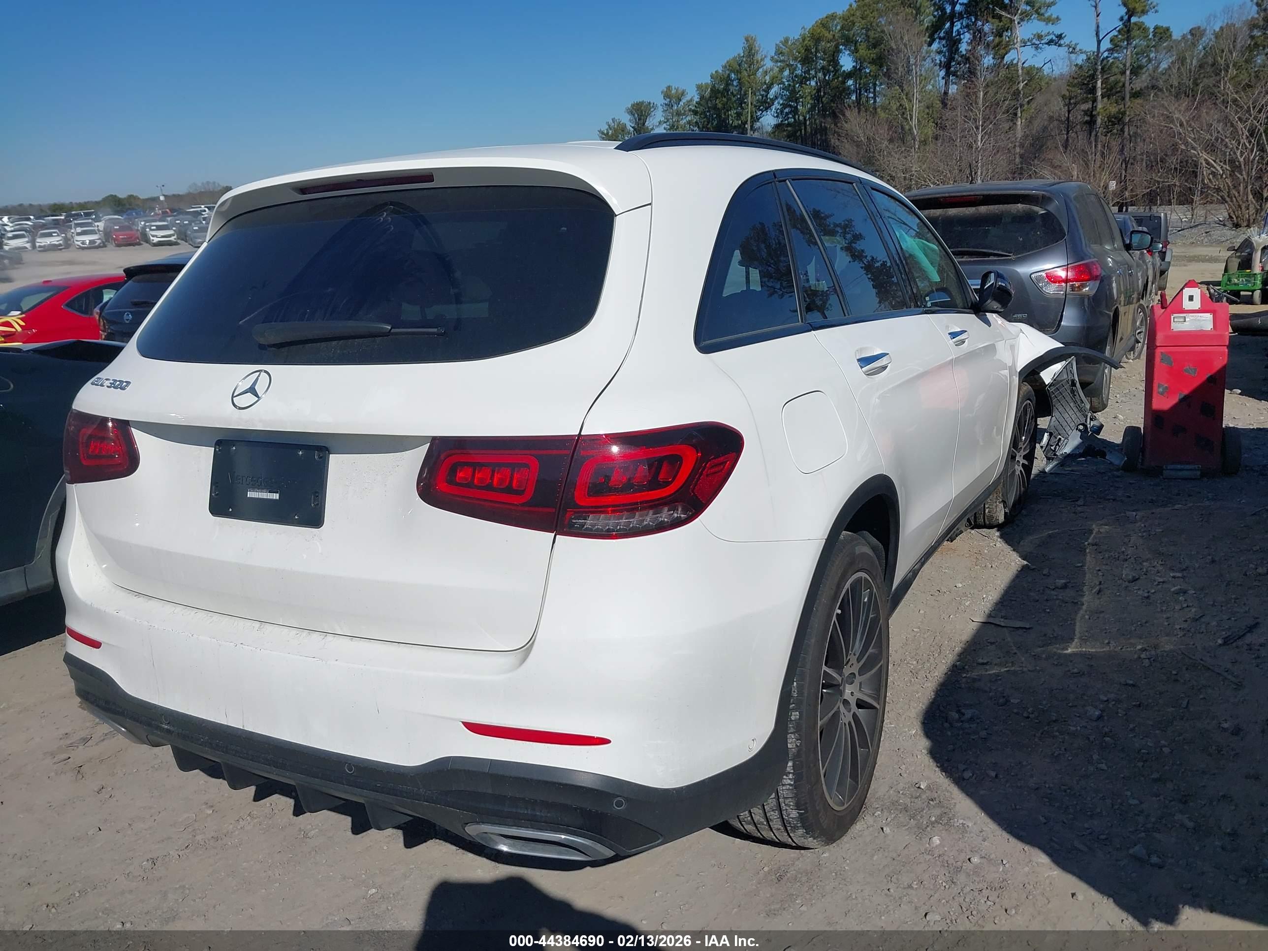 MERCEDES-BENZ GLC image 4