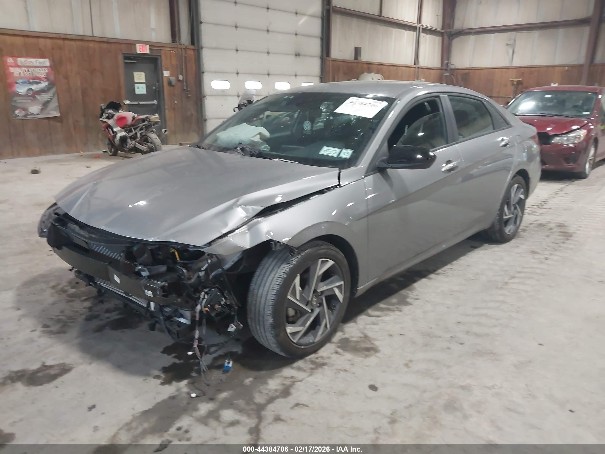 HYUNDAI ELANTRA image 2
