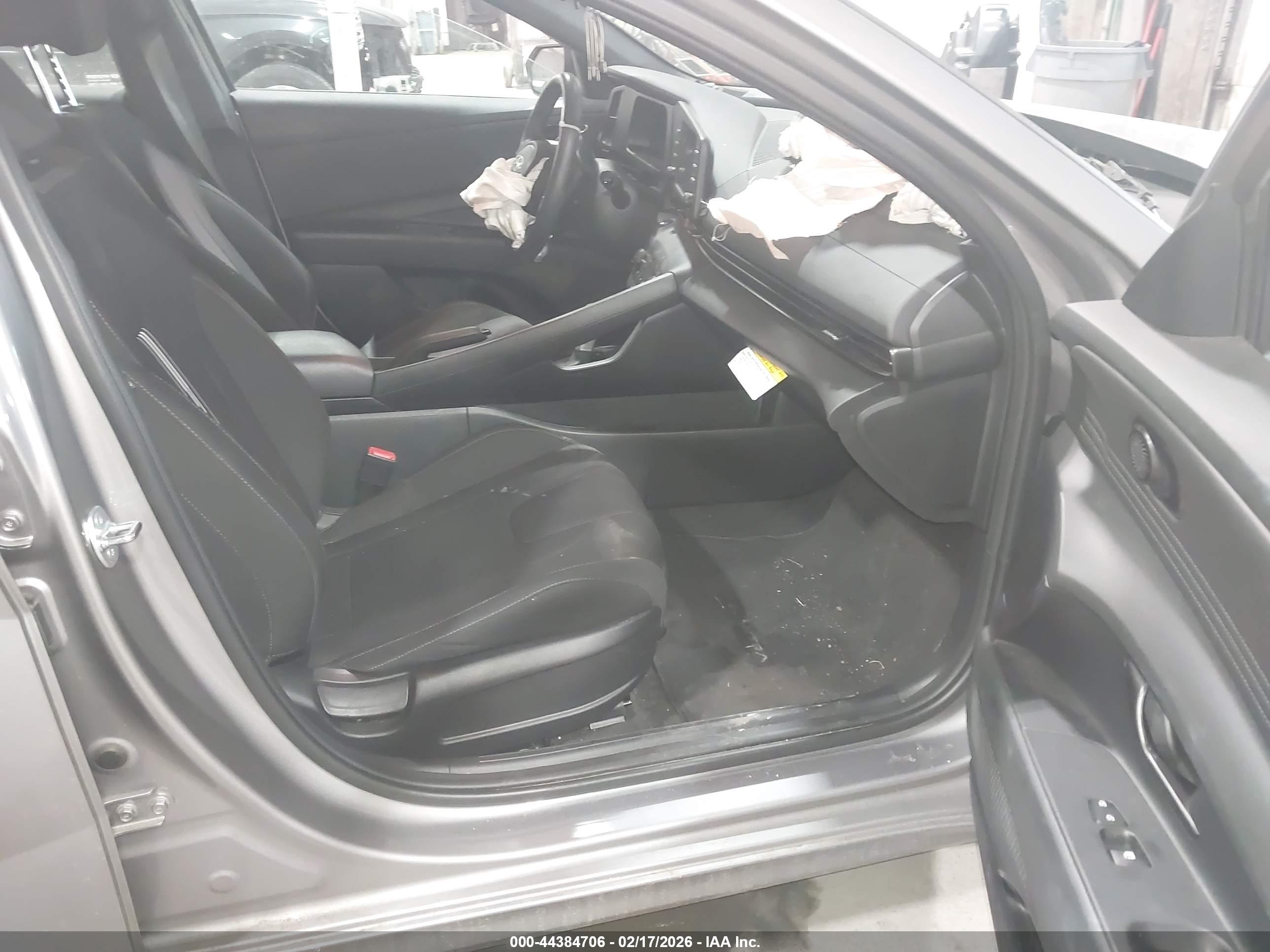 HYUNDAI ELANTRA image 5
