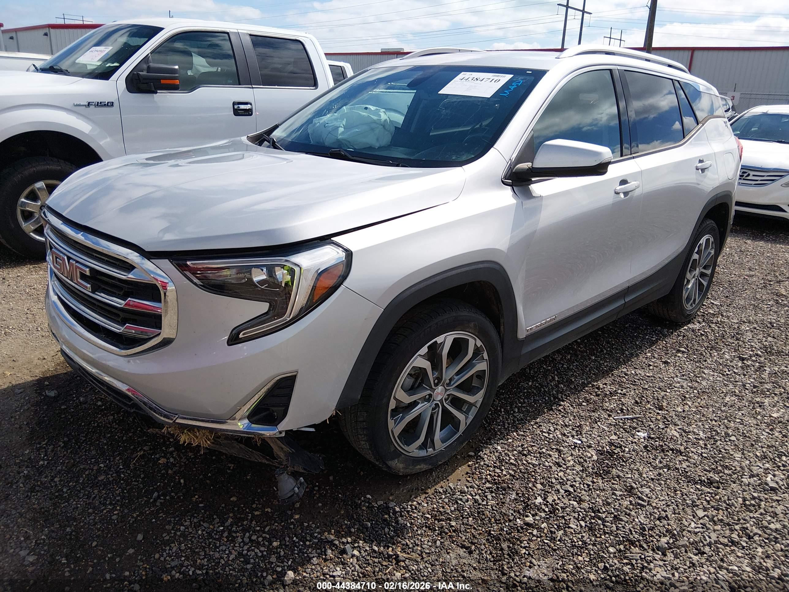 GMC TERRAIN image 2