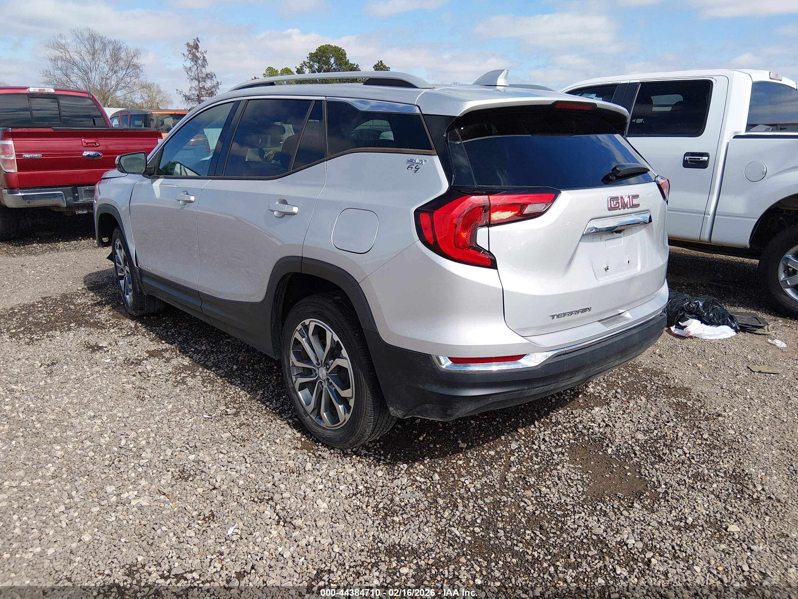 GMC TERRAIN image 3