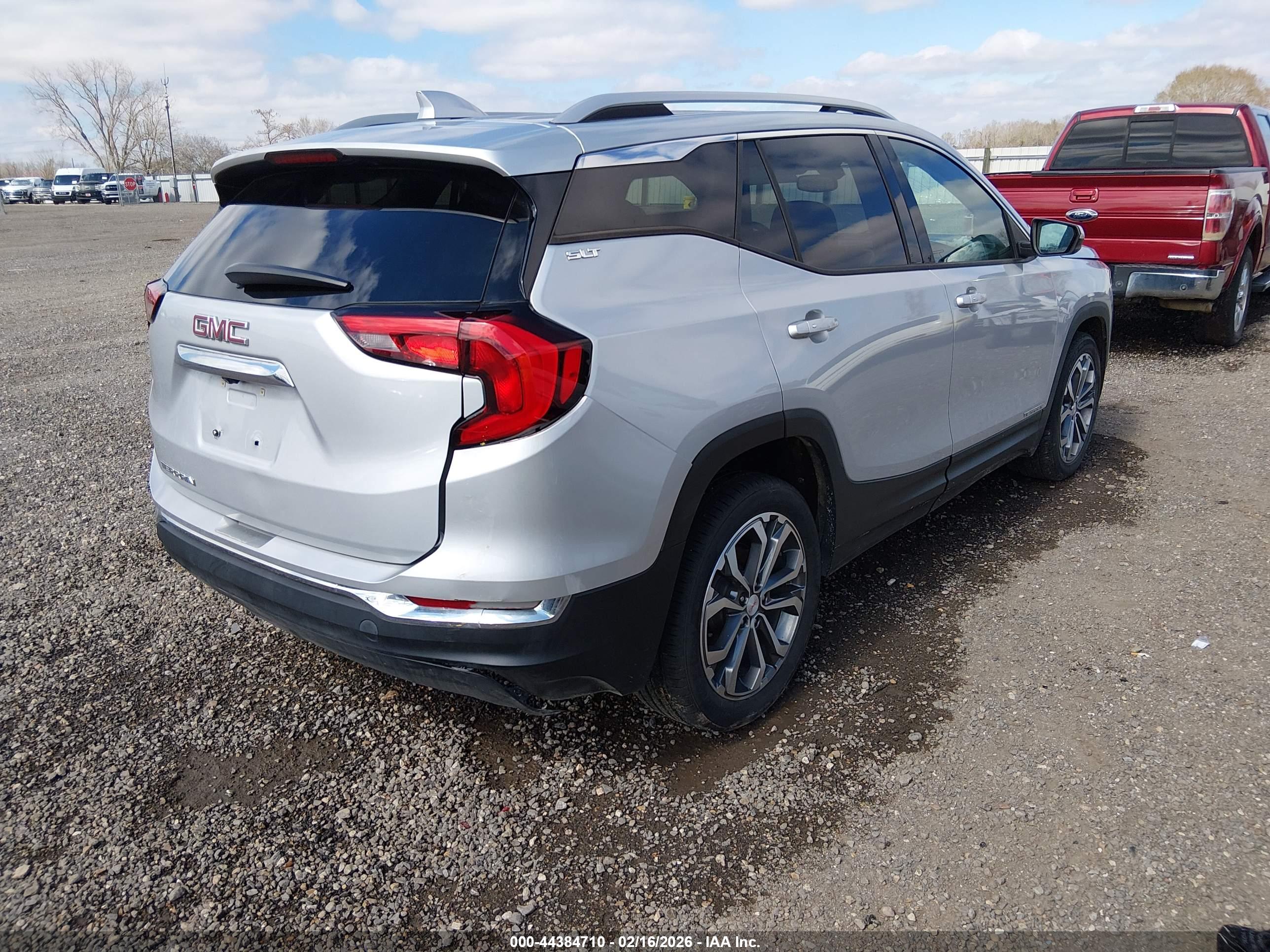 GMC TERRAIN image 4