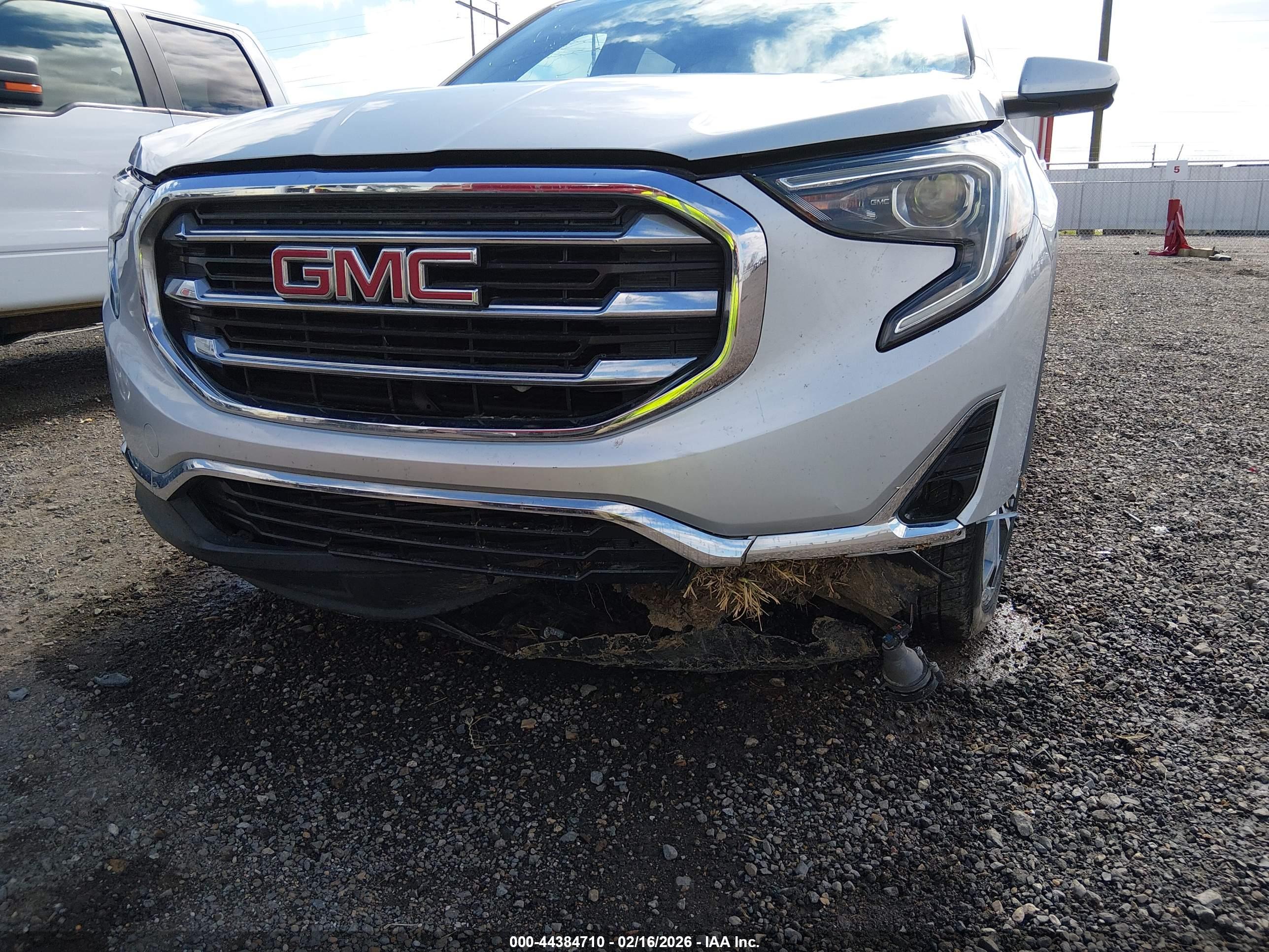 GMC TERRAIN image 6