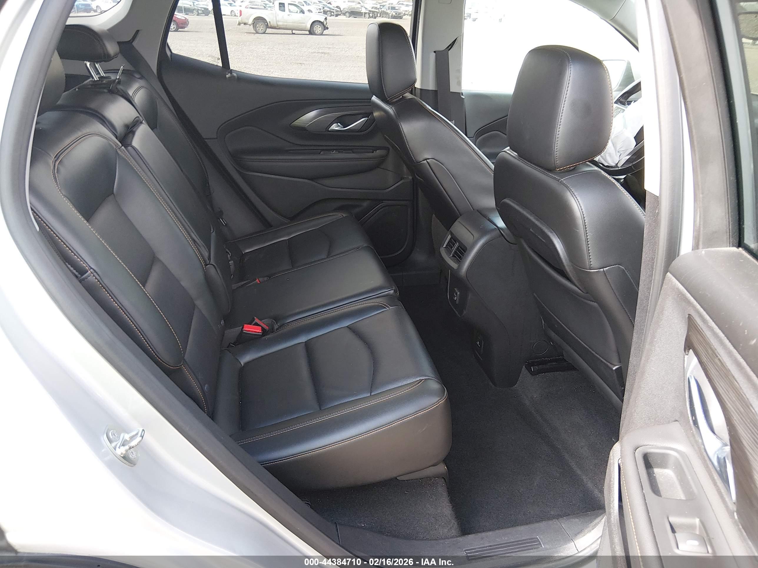 GMC TERRAIN image 8