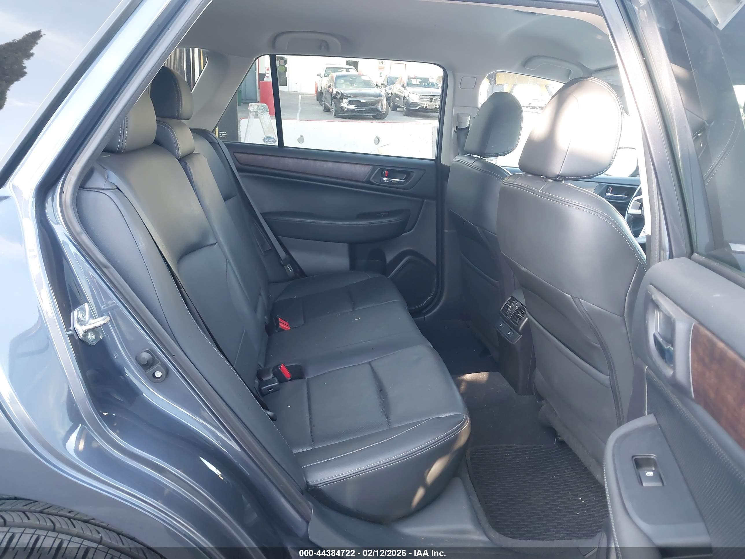 SUBARU OUTBACK image 8