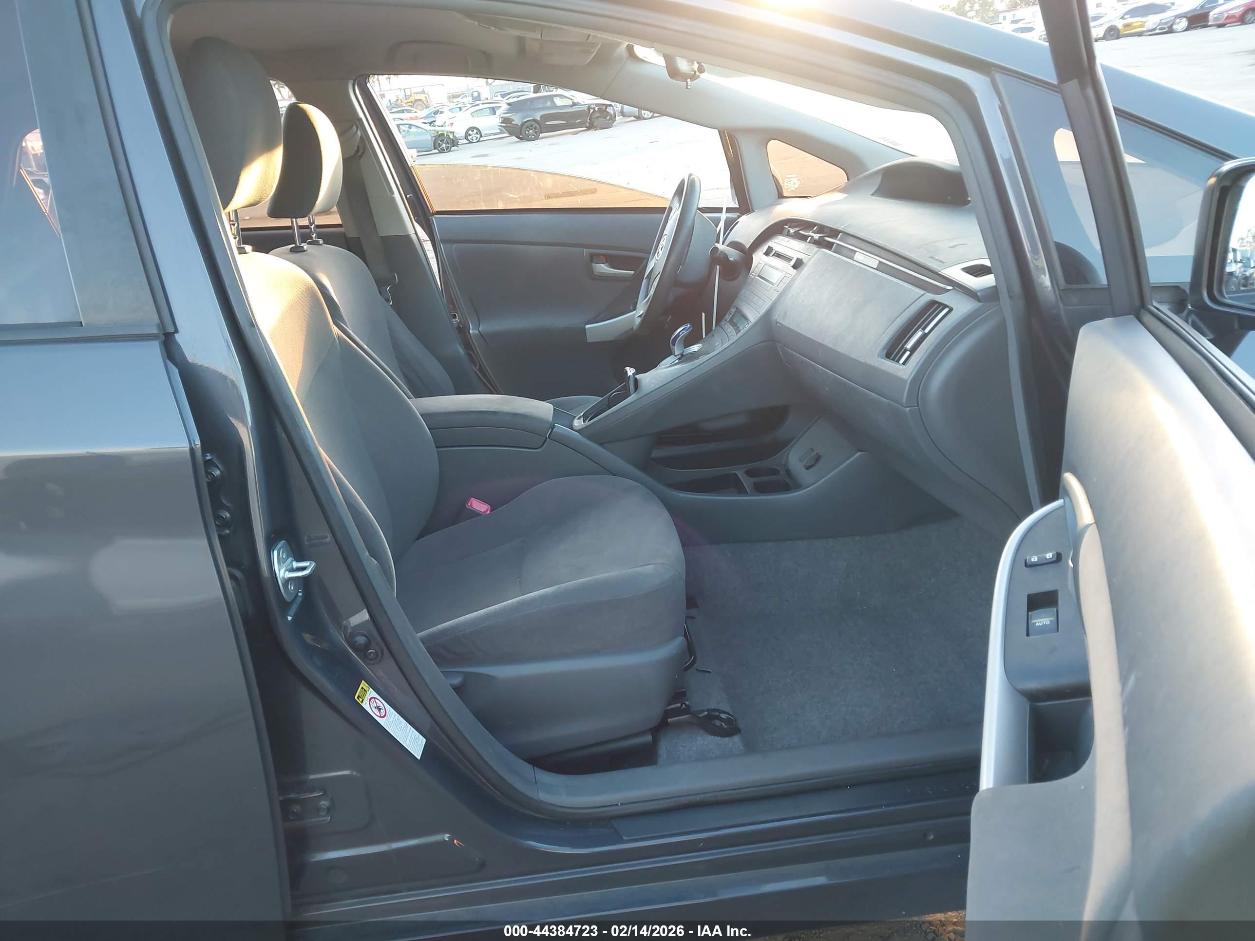 TOYOTA PRIUS image 5