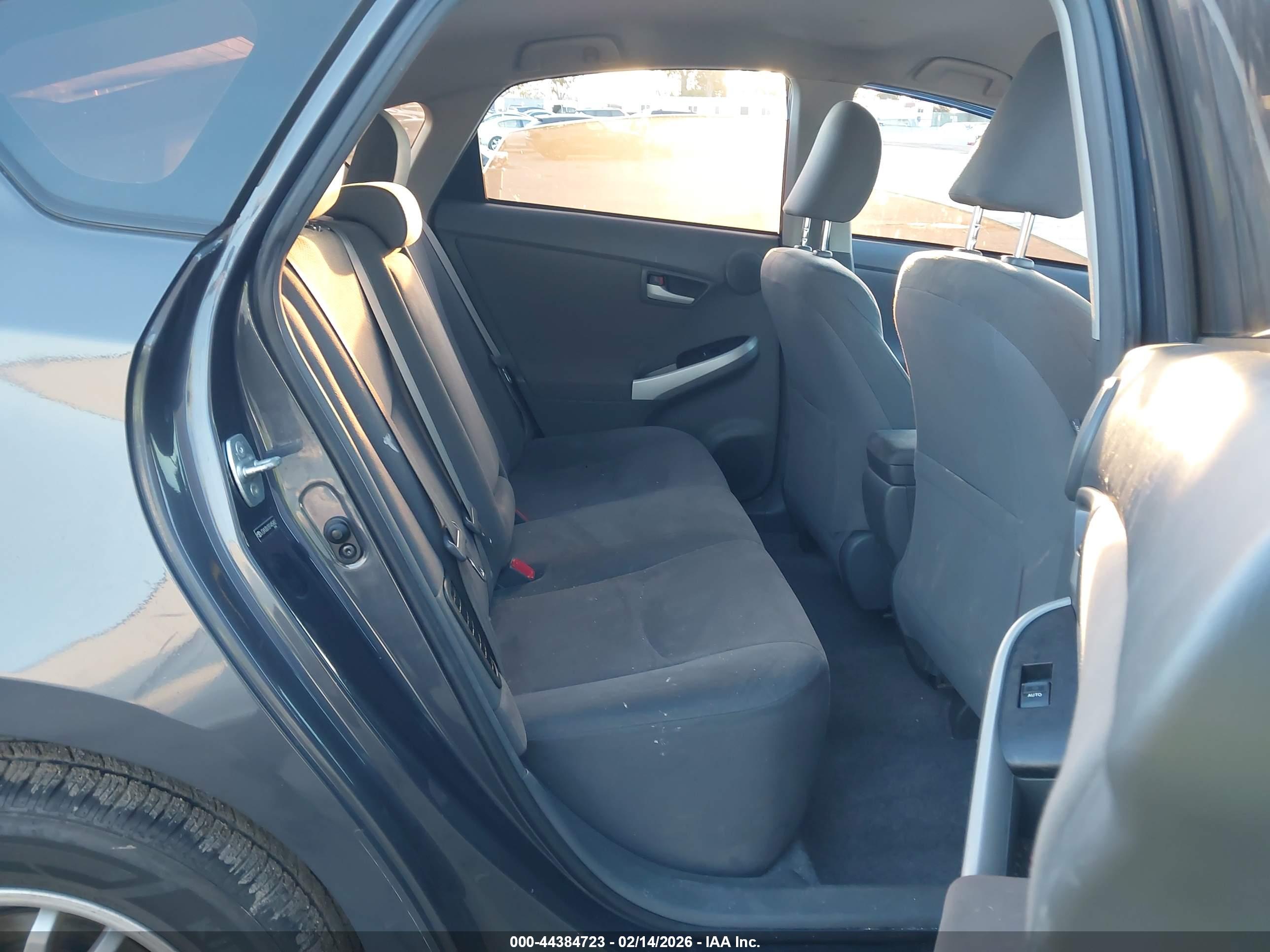 TOYOTA PRIUS image 8