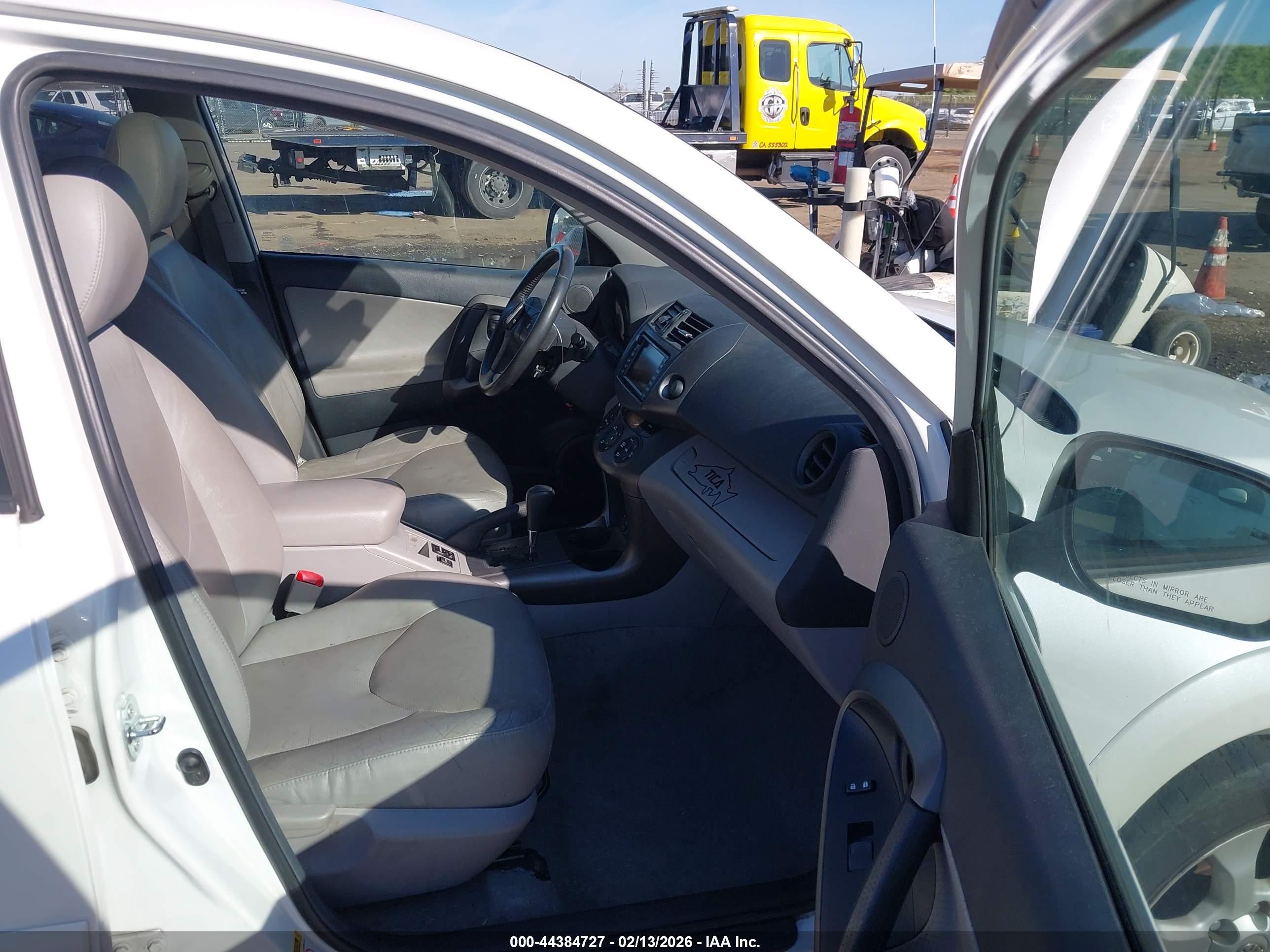 TOYOTA RAV4 image 5