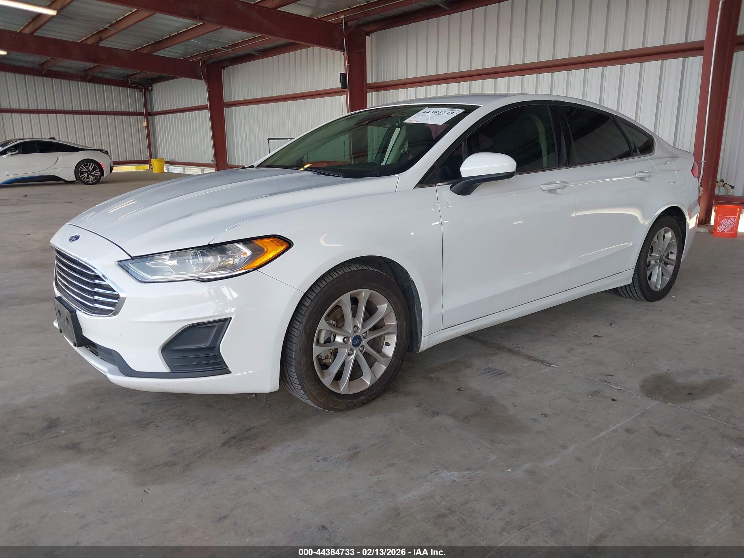 FORD FUSION image 2