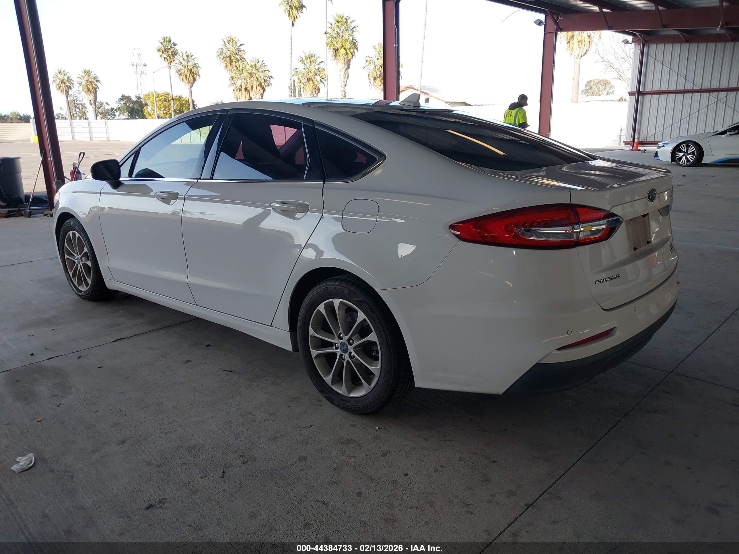 FORD FUSION image 3