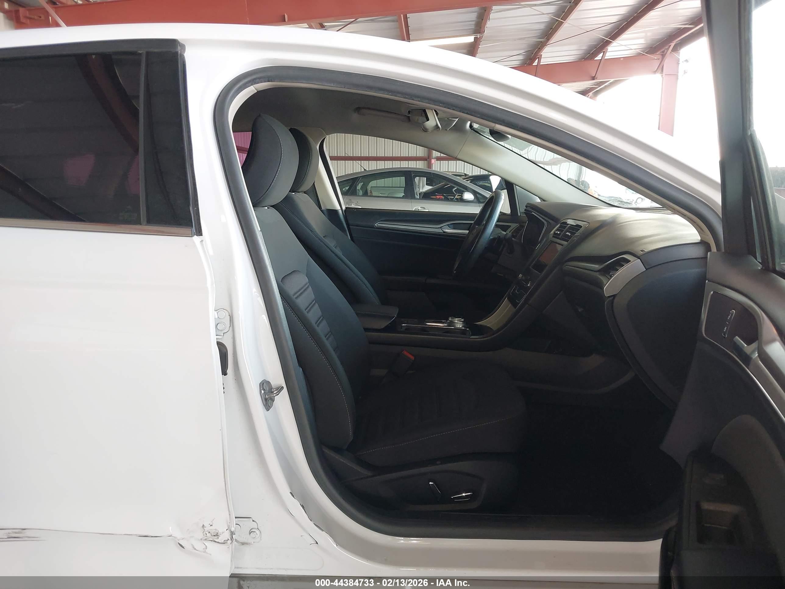 FORD FUSION image 5