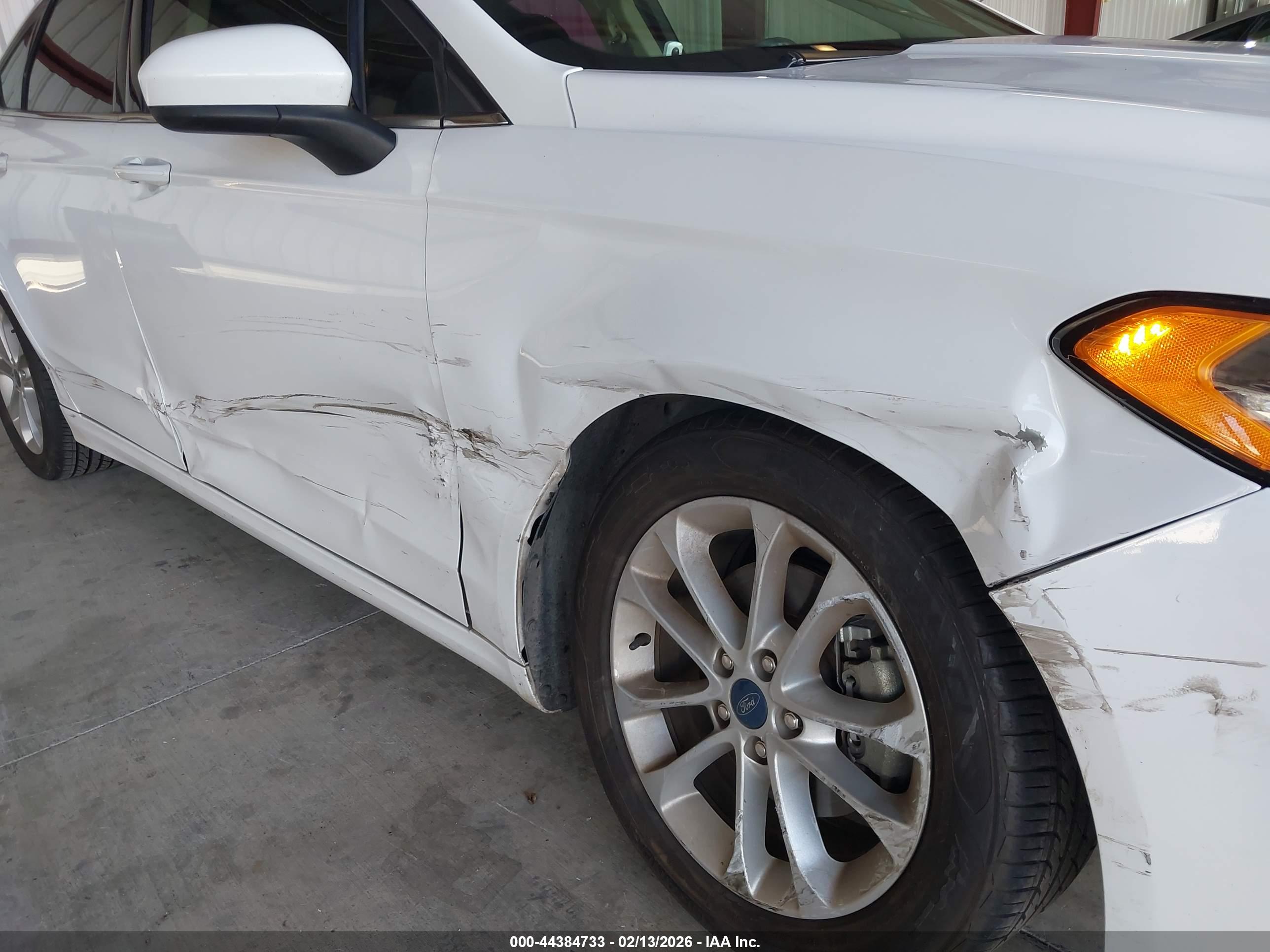 FORD FUSION image 6