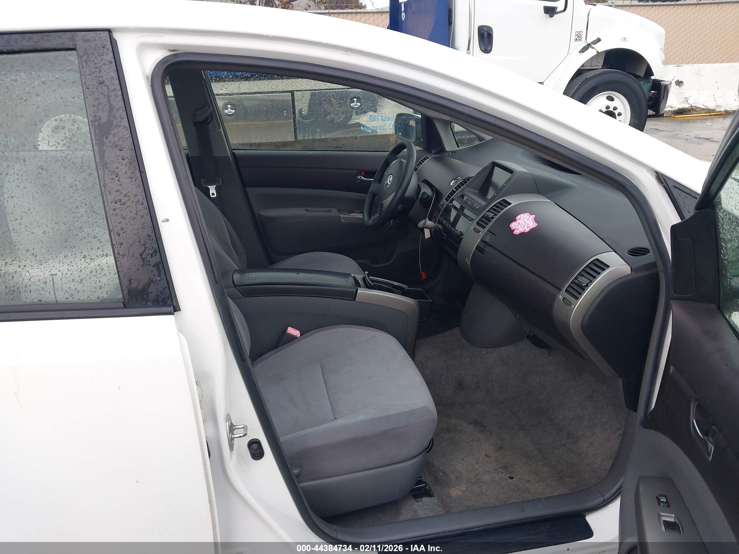 TOYOTA PRIUS image 5