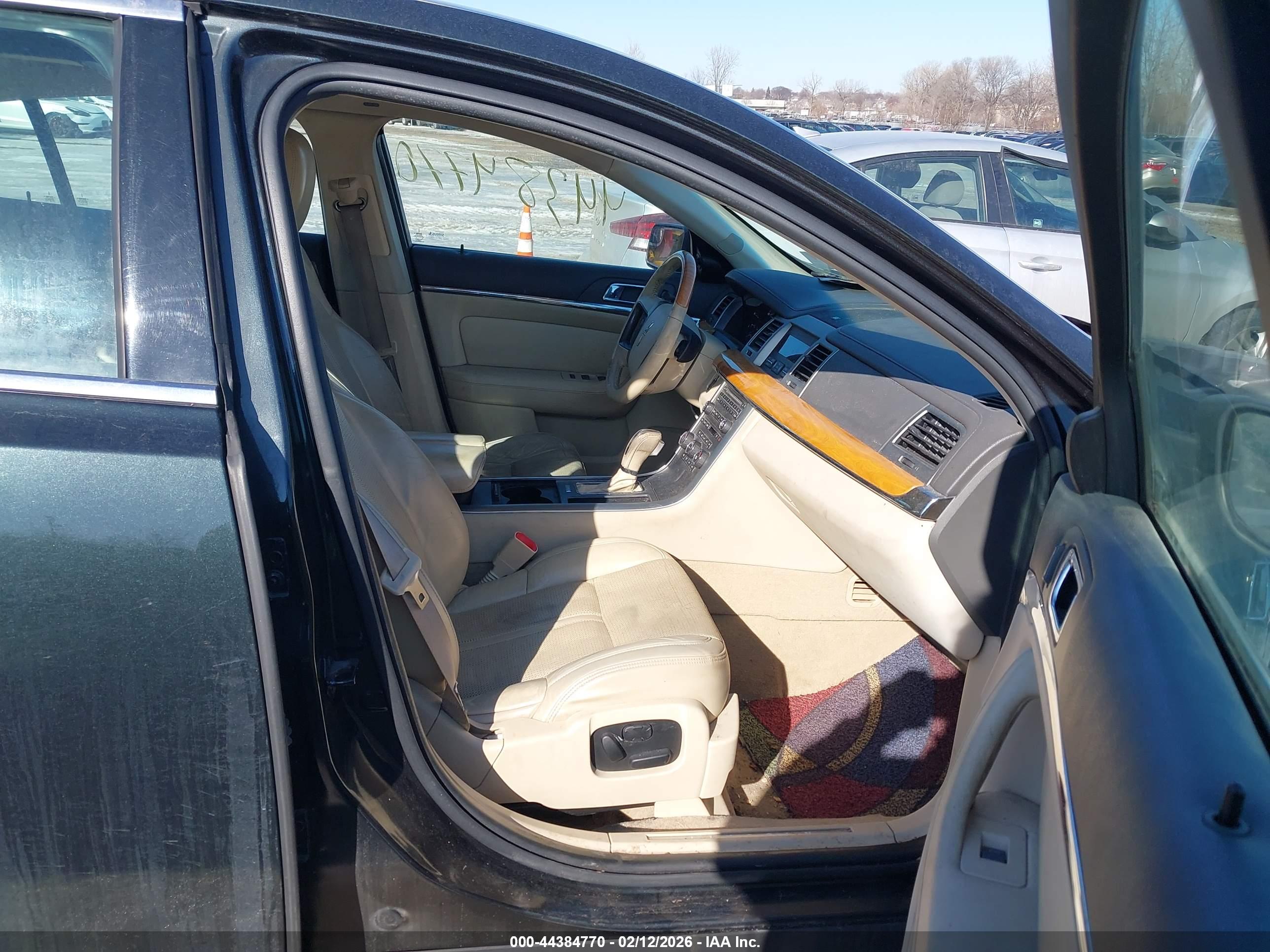 LINCOLN MKS image 5