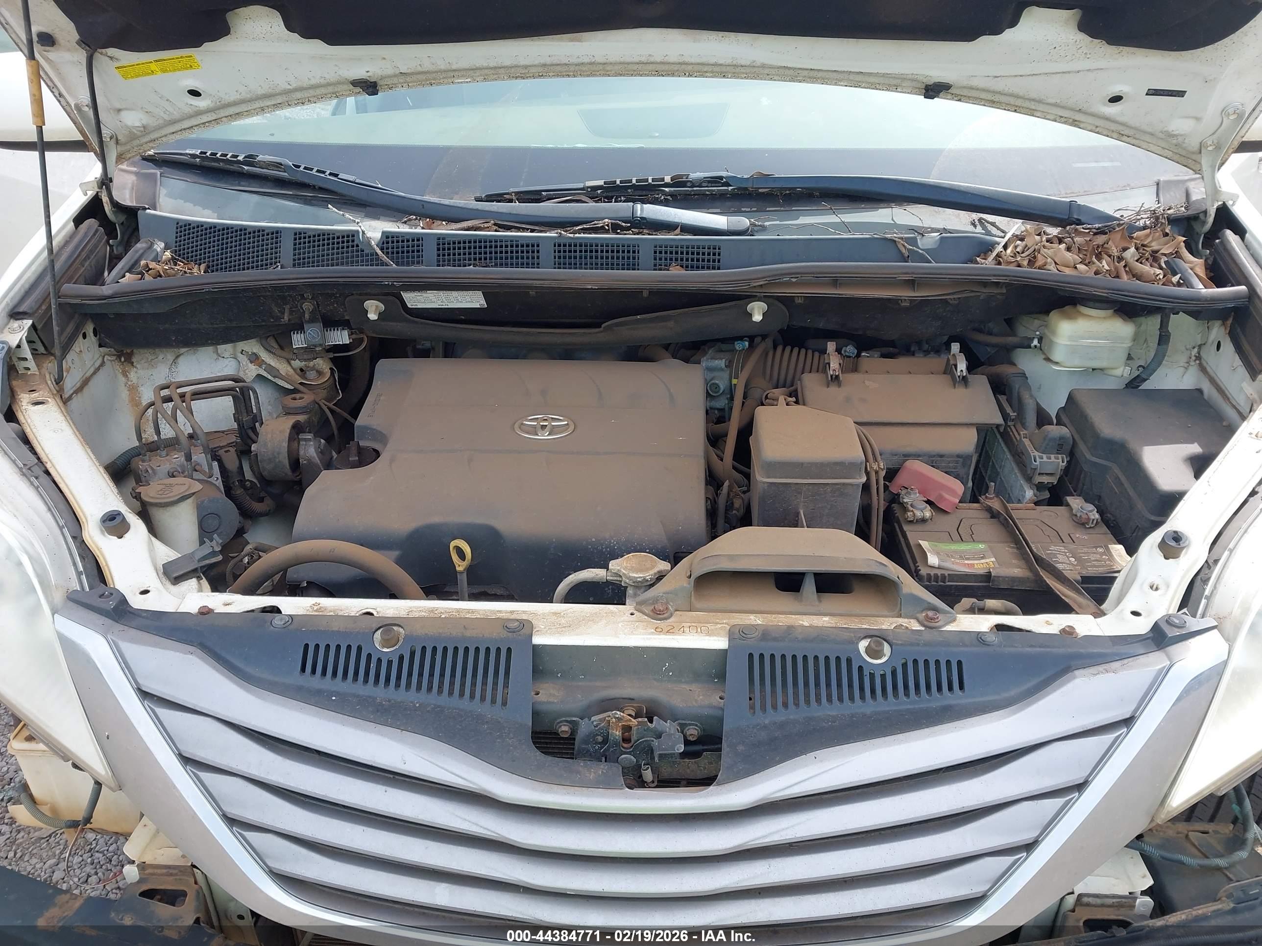 TOYOTA SIENNA image 10