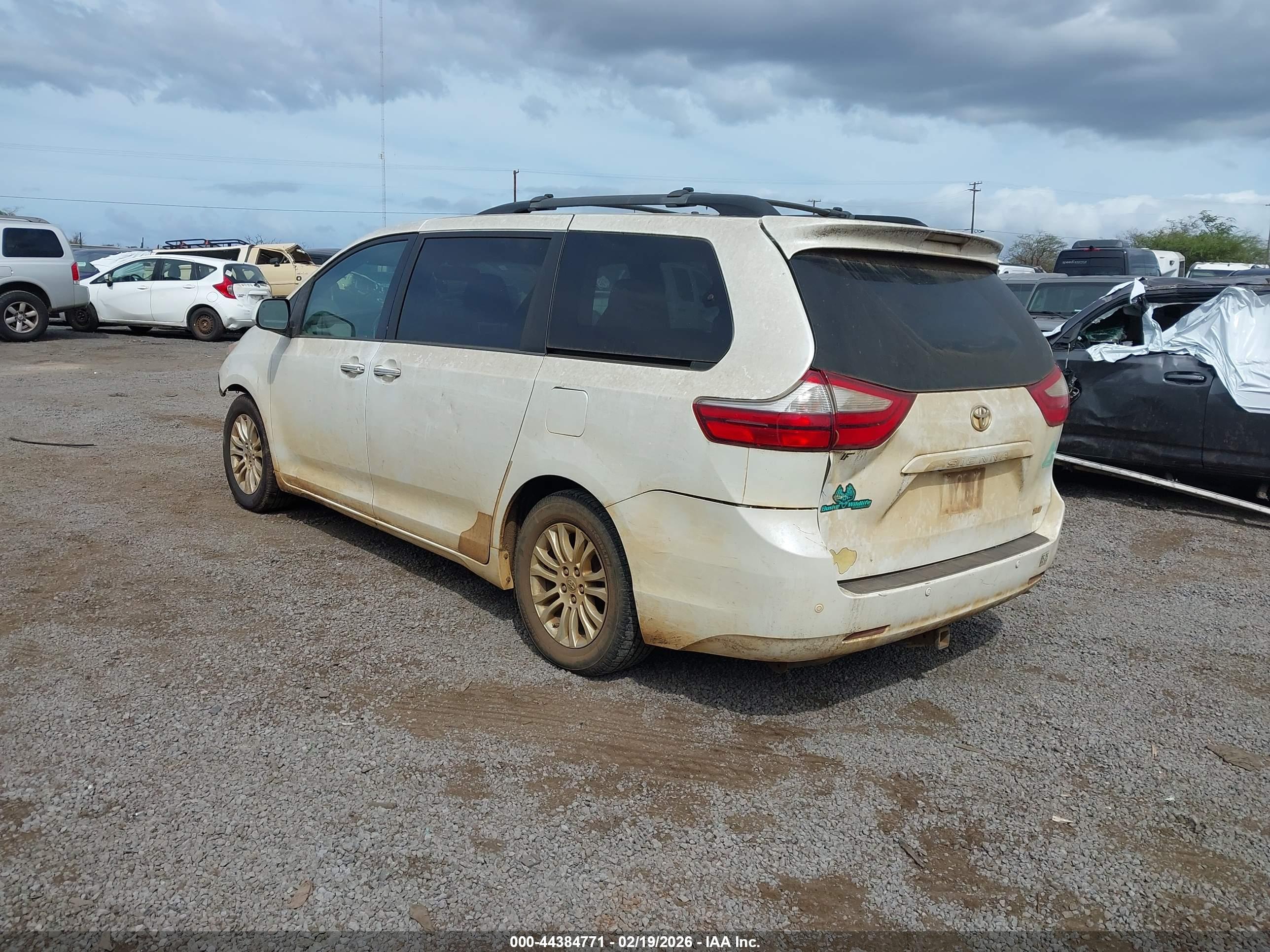 TOYOTA SIENNA image 3