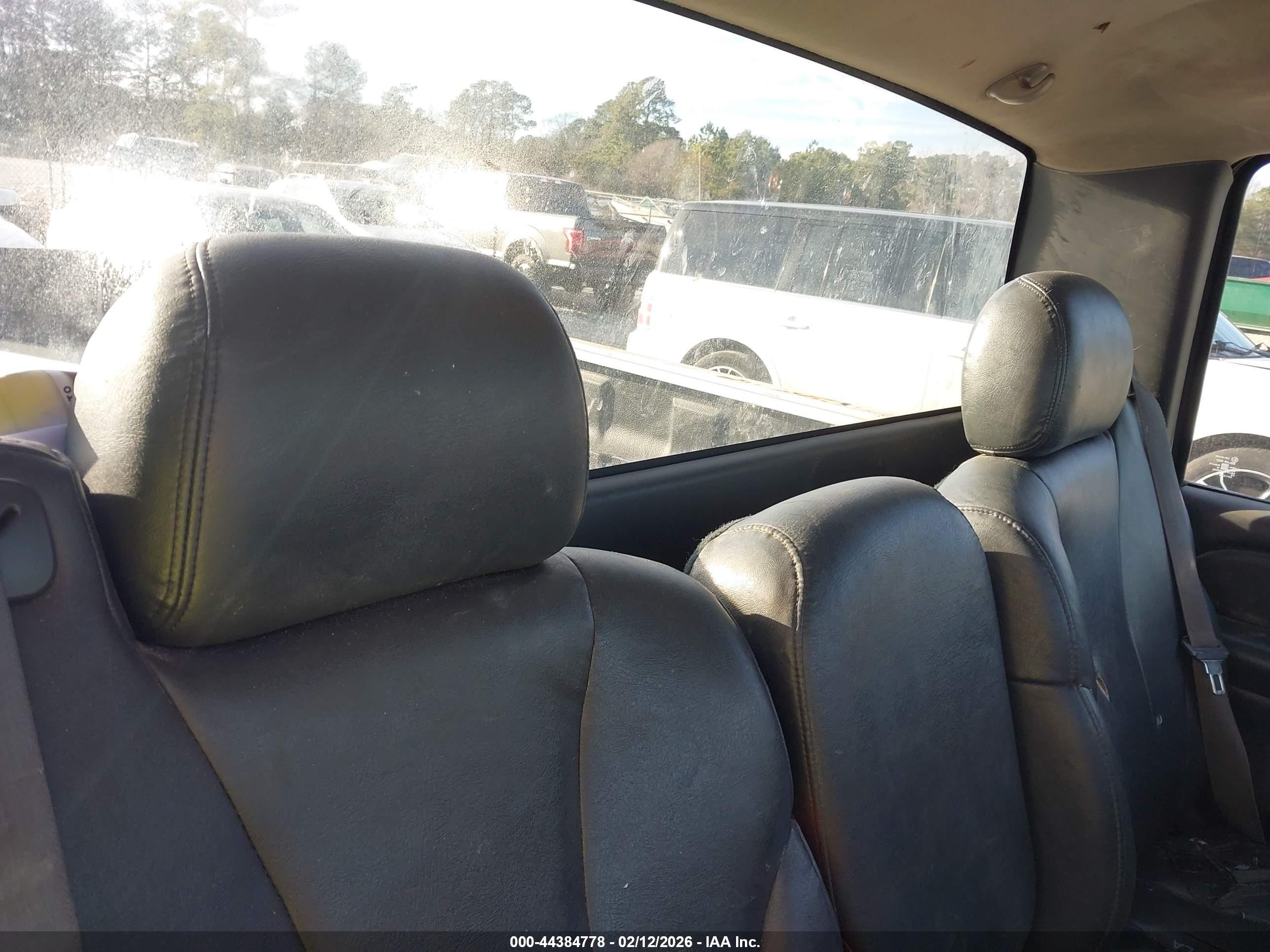 CHEVROLET SILVERADO image 8