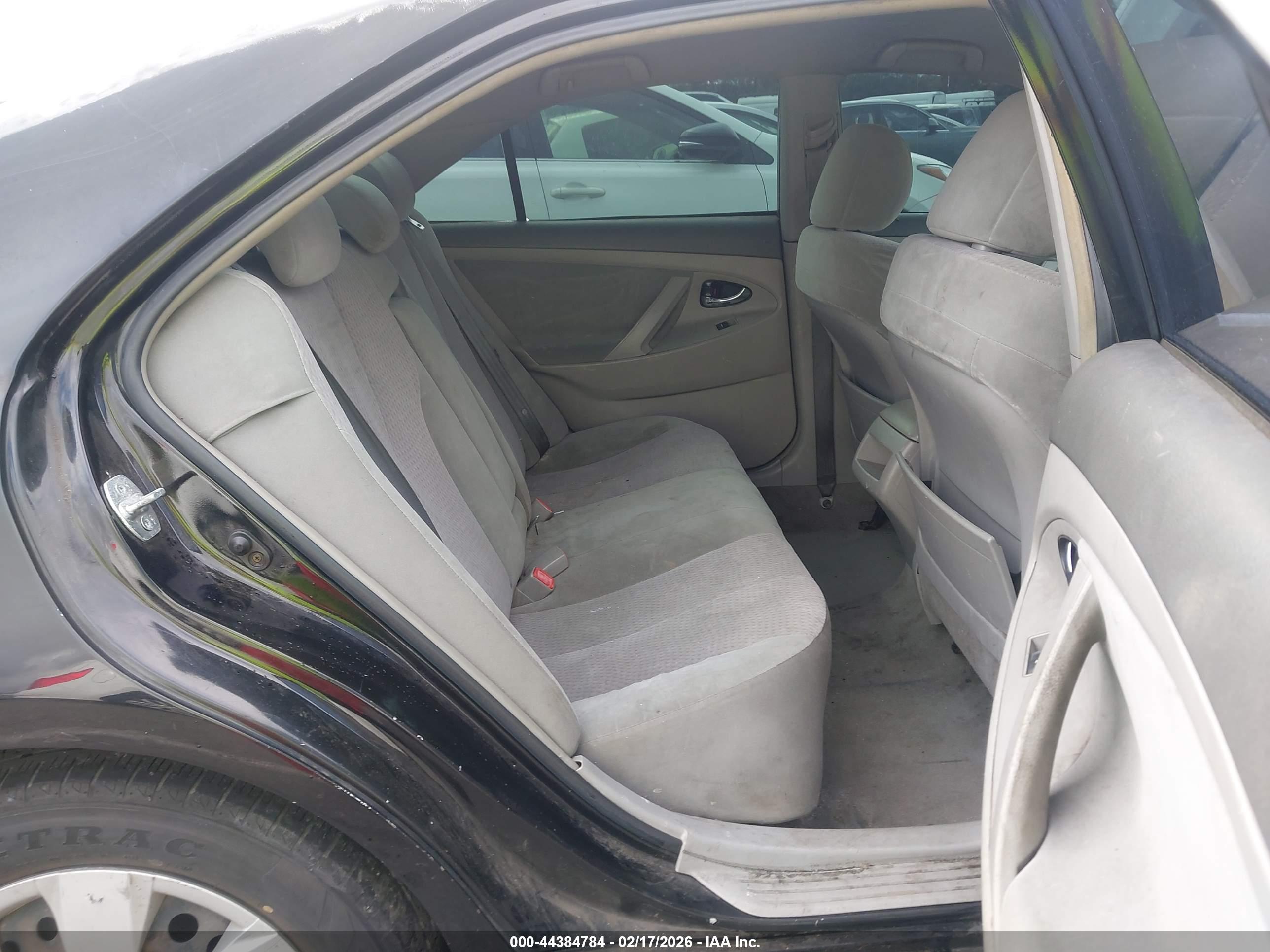 TOYOTA CAMRY image 8