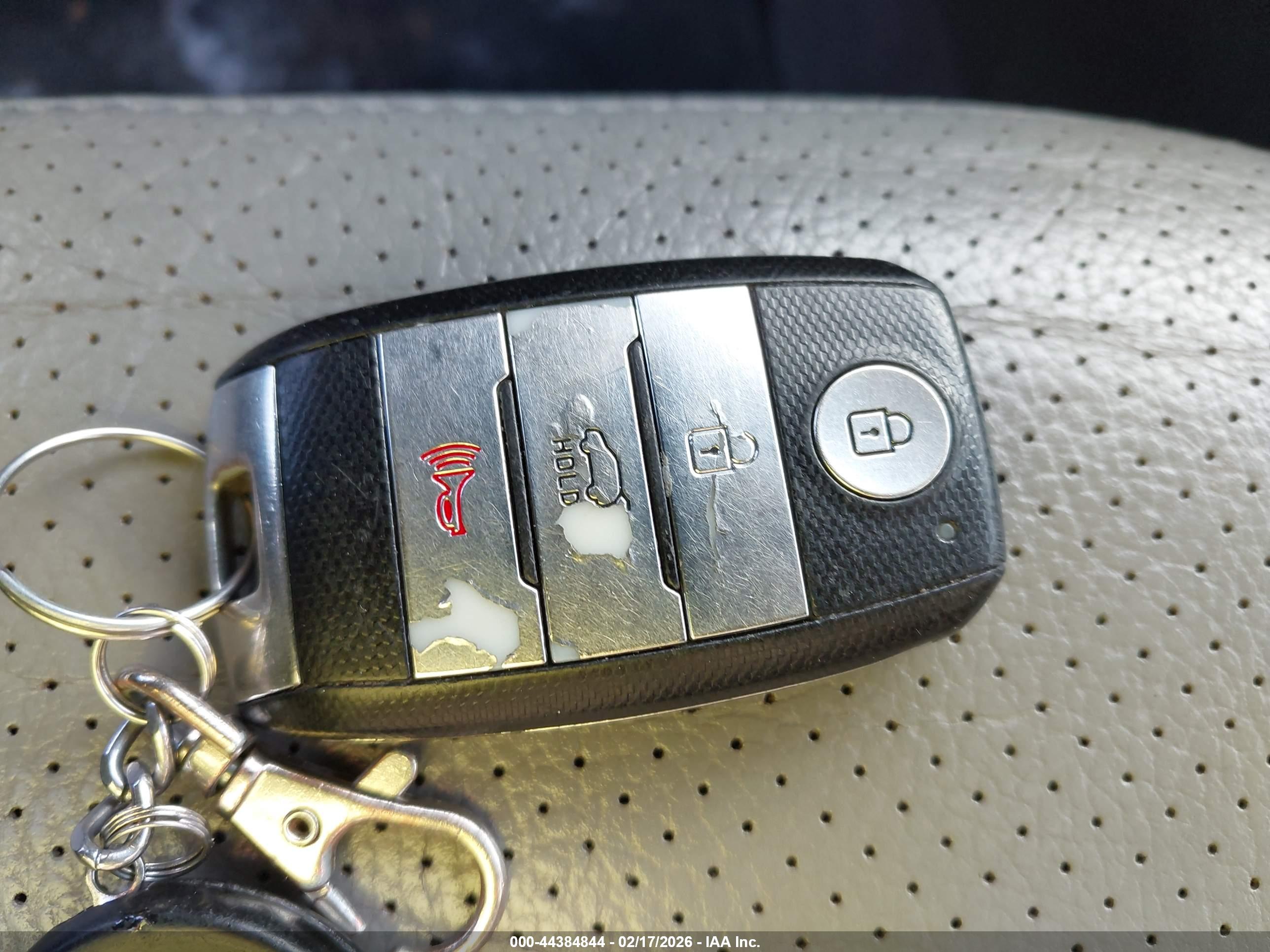 KIA SORENTO image 11