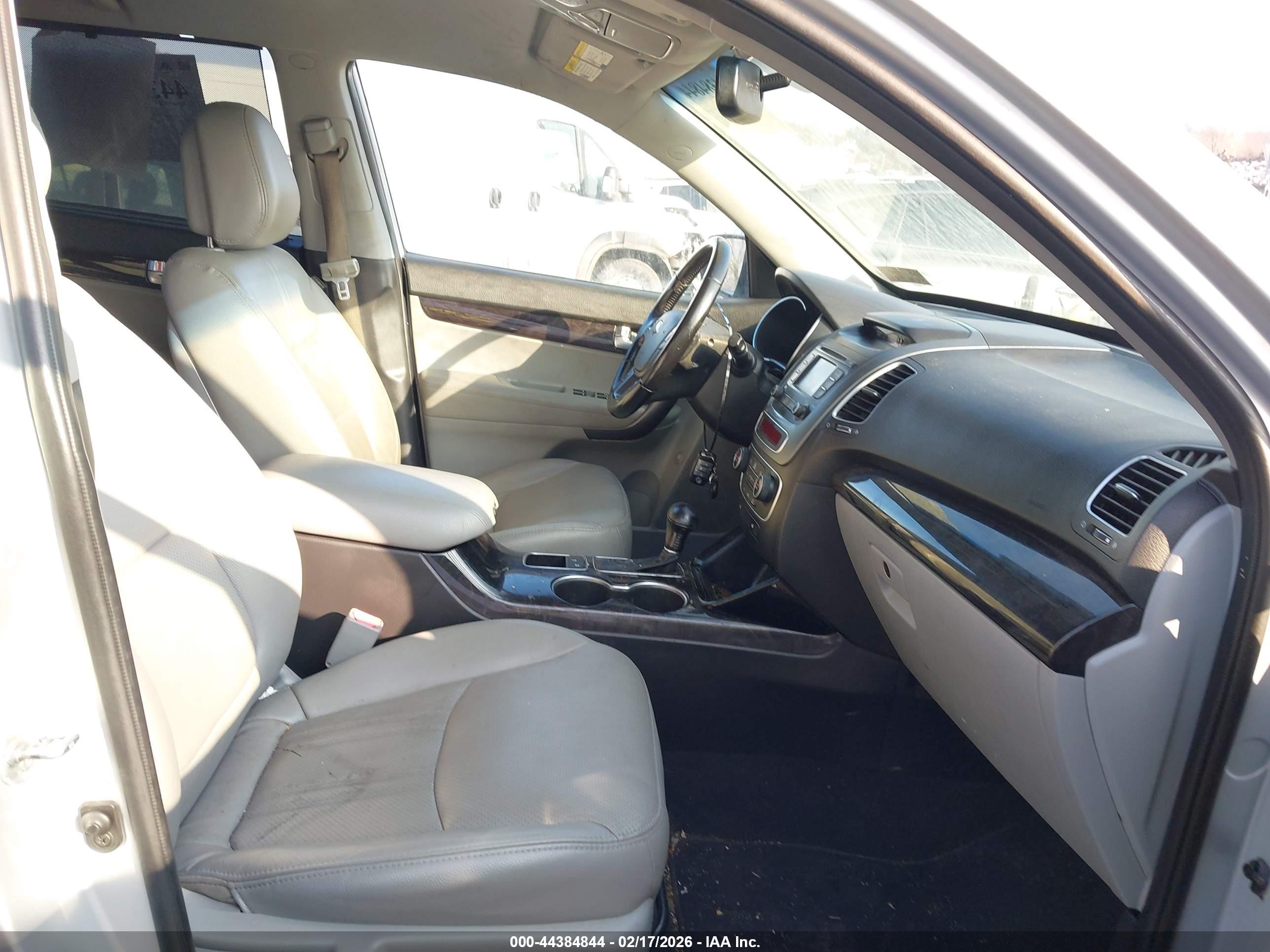 KIA SORENTO image 5