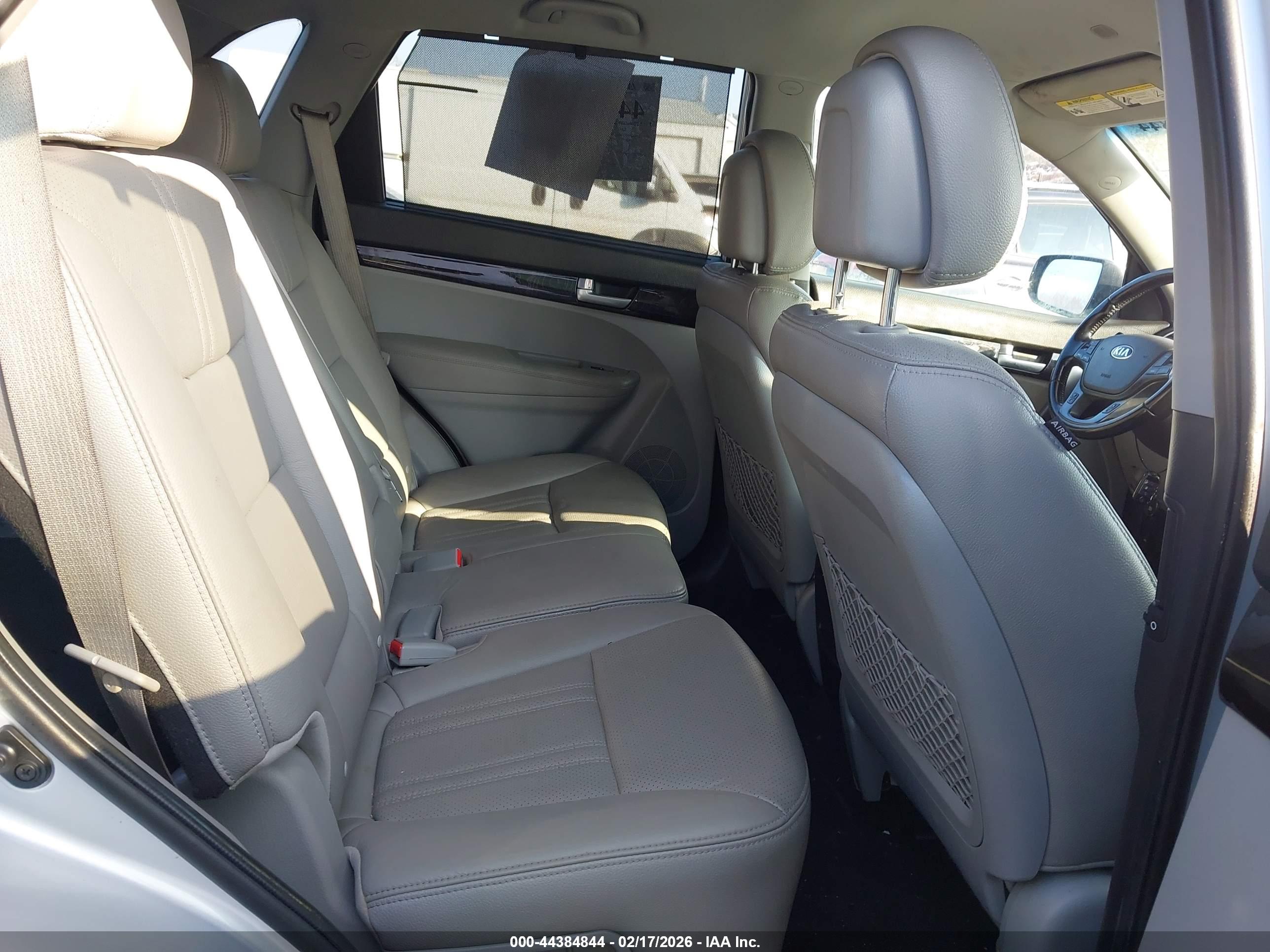 KIA SORENTO image 8