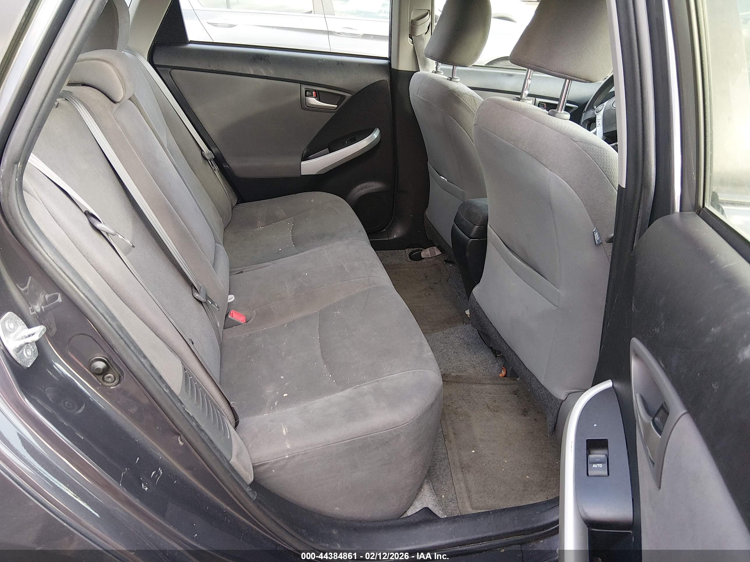 TOYOTA PRIUS image 8