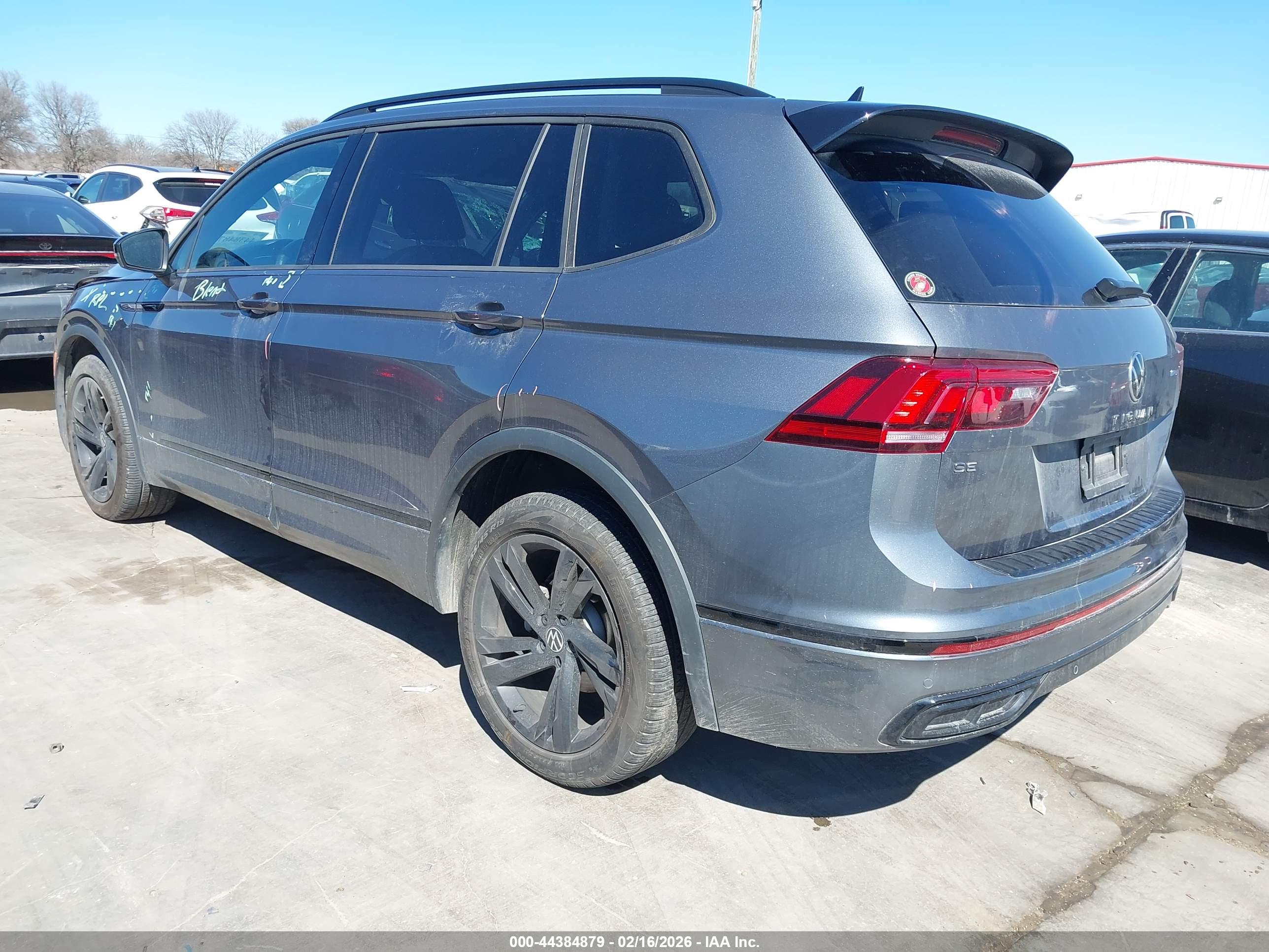 VOLKSWAGEN TIGUAN image 3