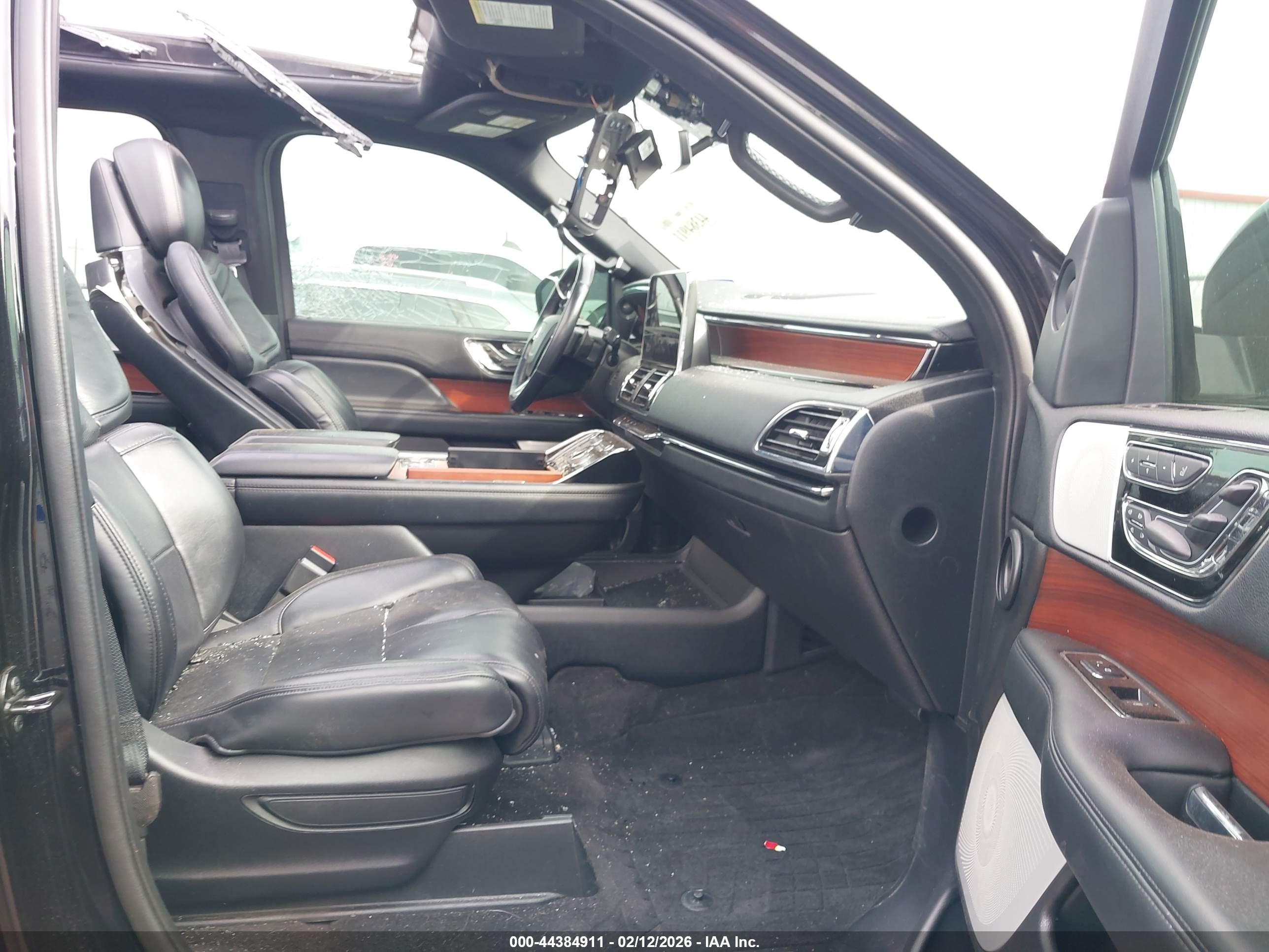 LINCOLN NAVIGATOR image 5