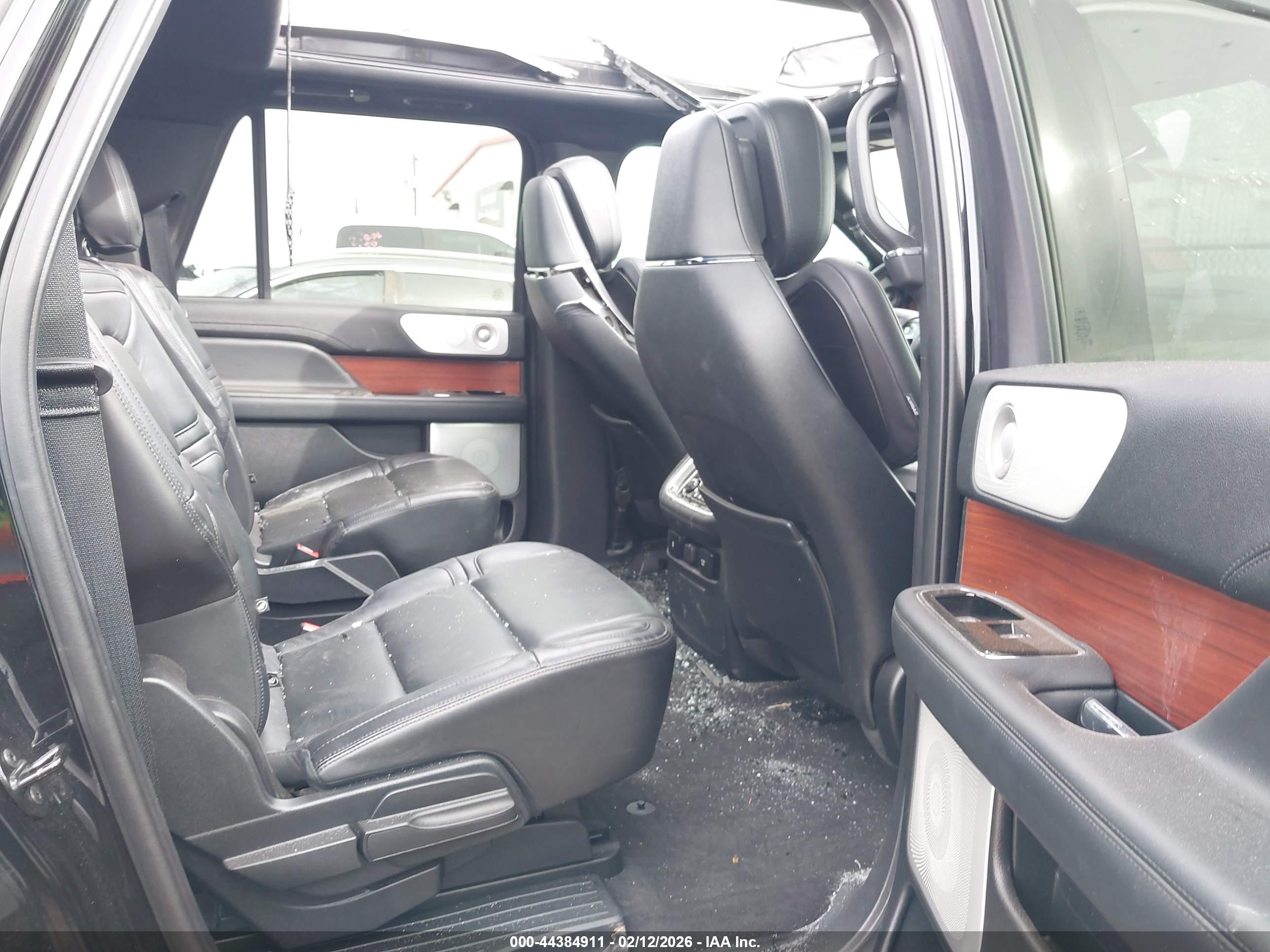 LINCOLN NAVIGATOR image 8